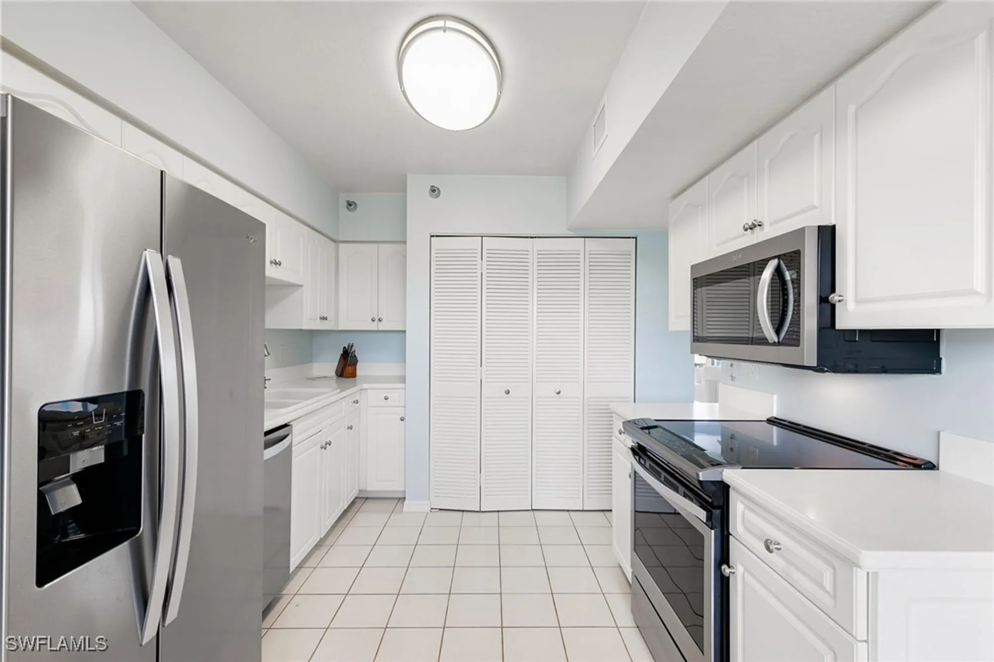 Property Slideshow image 13 of 50 | 5501 heron point dr apt 303, Naples, FL, 34108