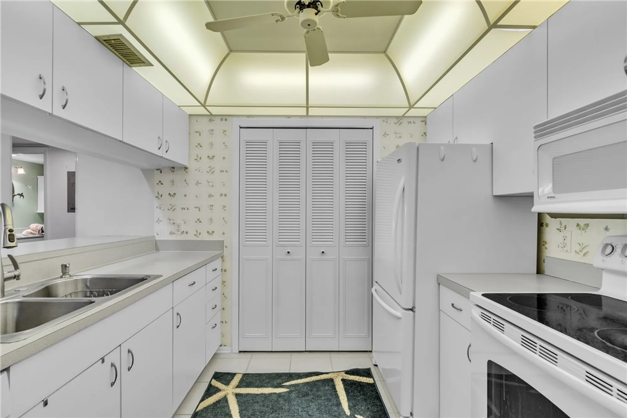 Property Slideshow image 10 of 36 | 25 plantation dr apt 203, Vero Beach, FL, 32966