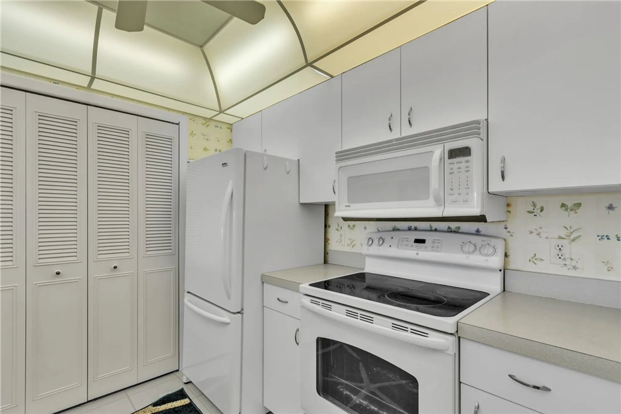 Property Slideshow image 11 of 36 | 25 plantation dr apt 203, Vero Beach, FL, 32966