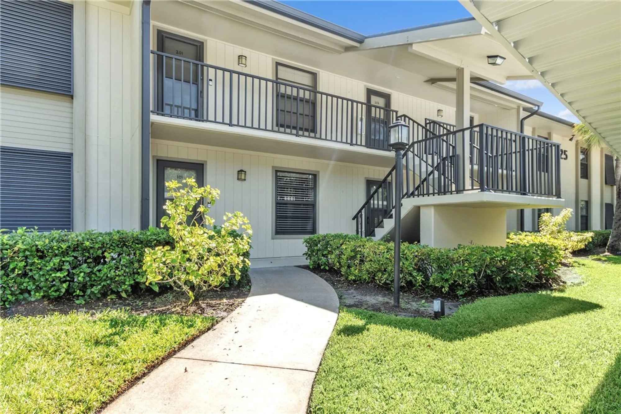Property Slideshow image 30 of 36 | 25 plantation dr apt 203, Vero Beach, FL, 32966