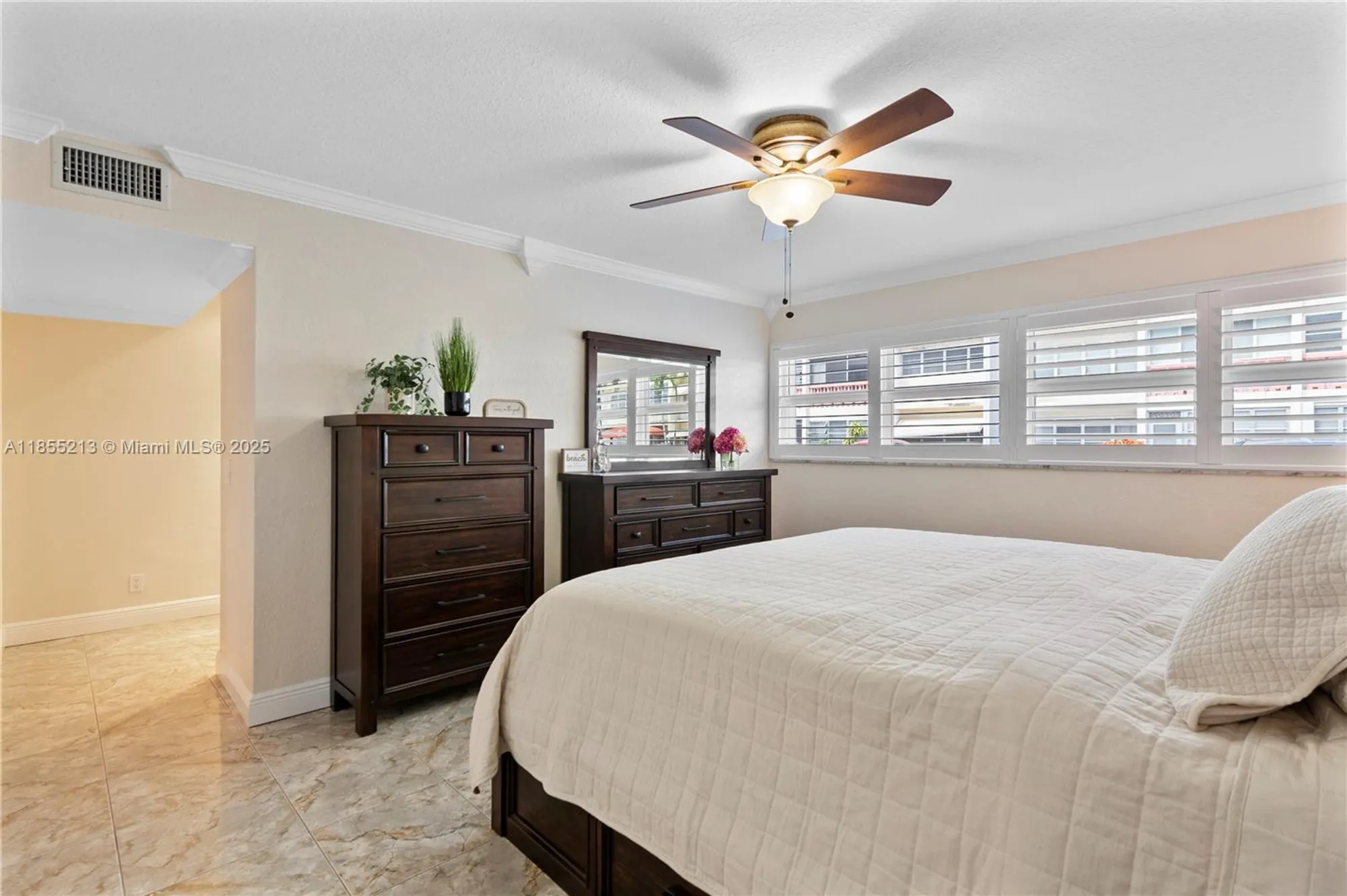 Property Slideshow image 11 of 25 | 329 se 3rd st 105t, Hallandale Beach, FL, 33009