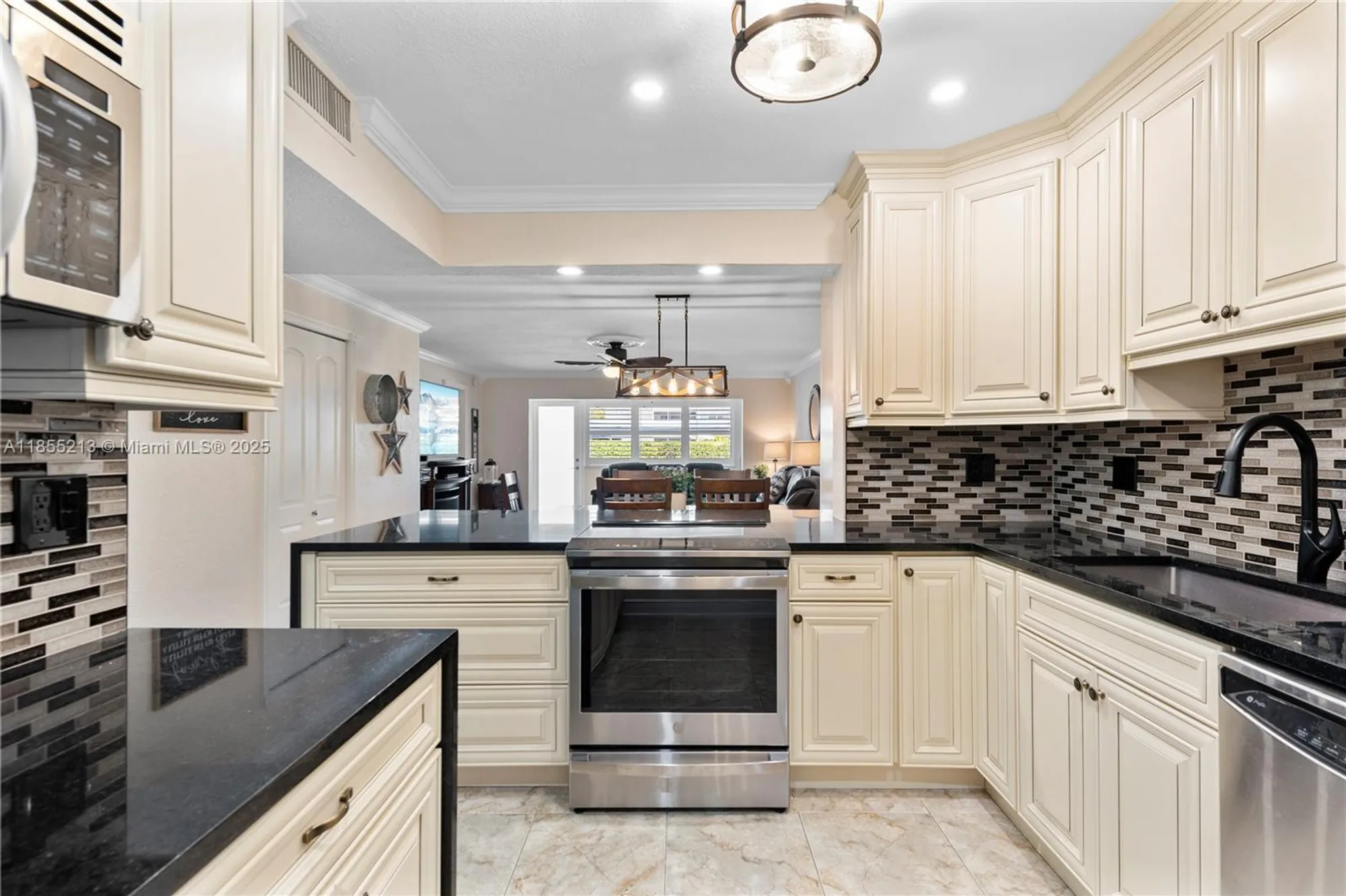 Property Slideshow image 2 of 25 | 329 se 3rd st 105t, Hallandale Beach, FL, 33009