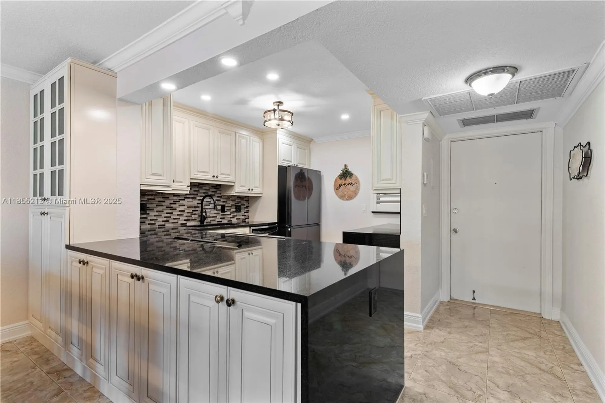 Property Slideshow image 7 of 25 | 329 se 3rd st 105t, Hallandale Beach, FL, 33009