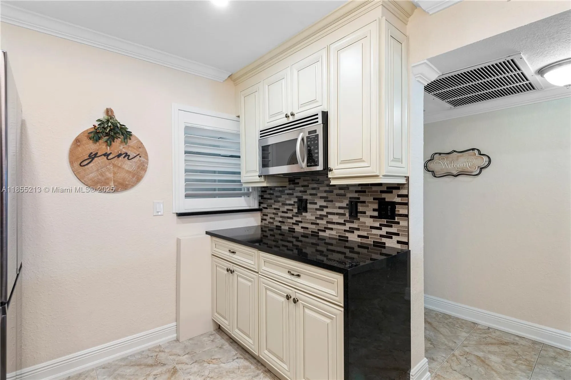 Property Slideshow image 9 of 25 | 329 se 3rd st 105t, Hallandale Beach, FL, 33009