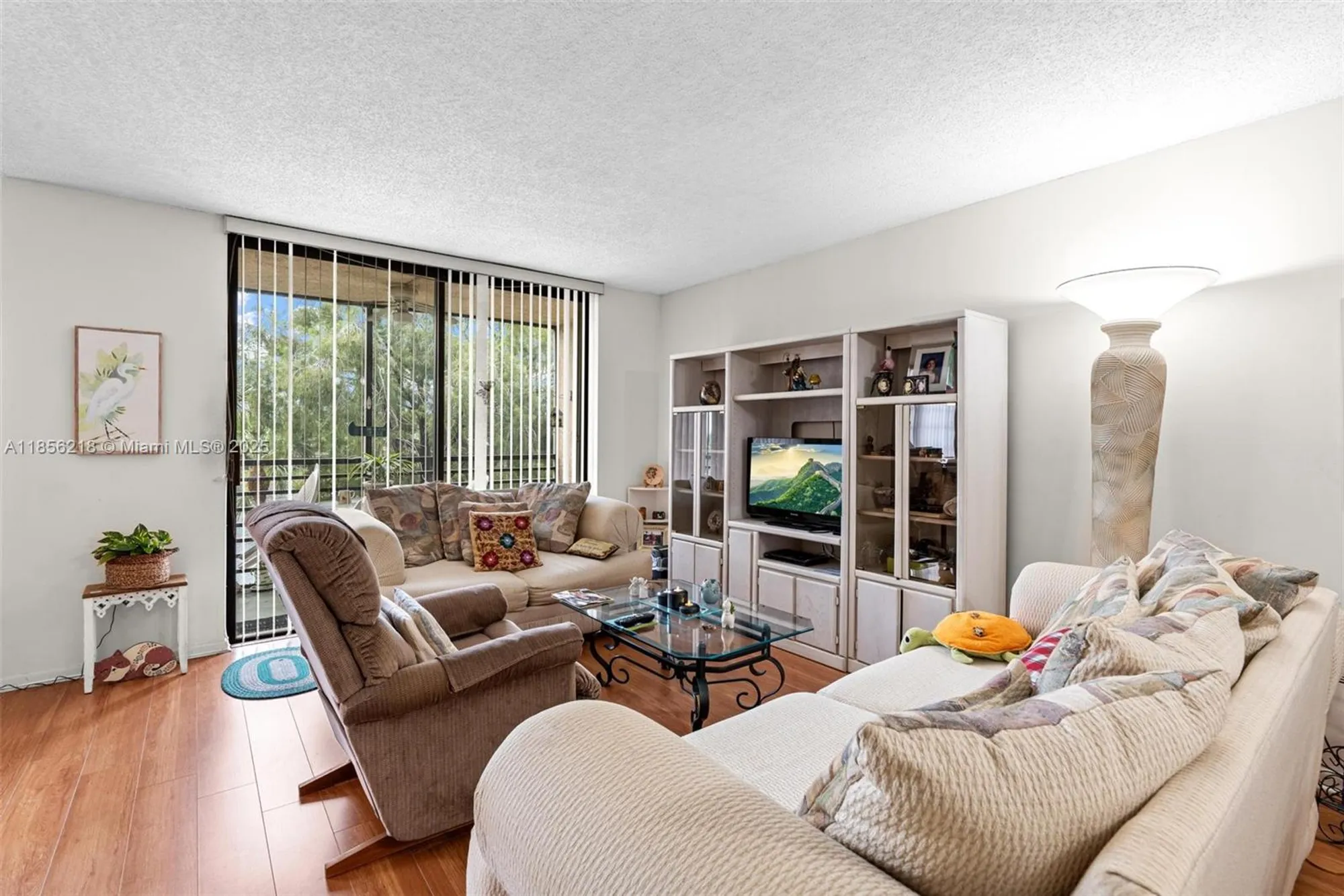 Property Slideshow image 13 of 43 | 1101 colony point cir 307, Pembroke Pines, FL, 33026
