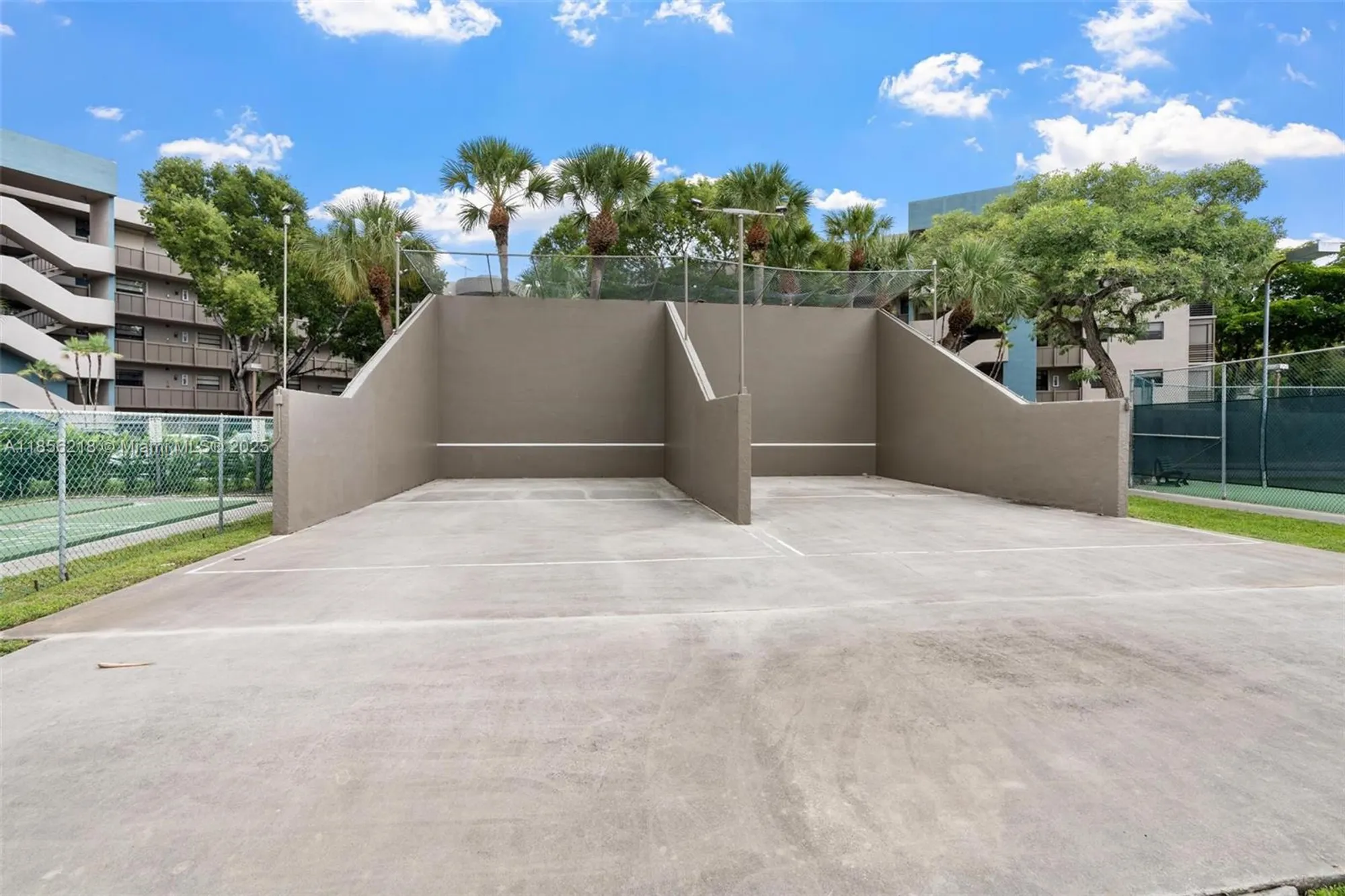 Property Slideshow image 32 of 43 | 1101 colony point cir 307, Pembroke Pines, FL, 33026