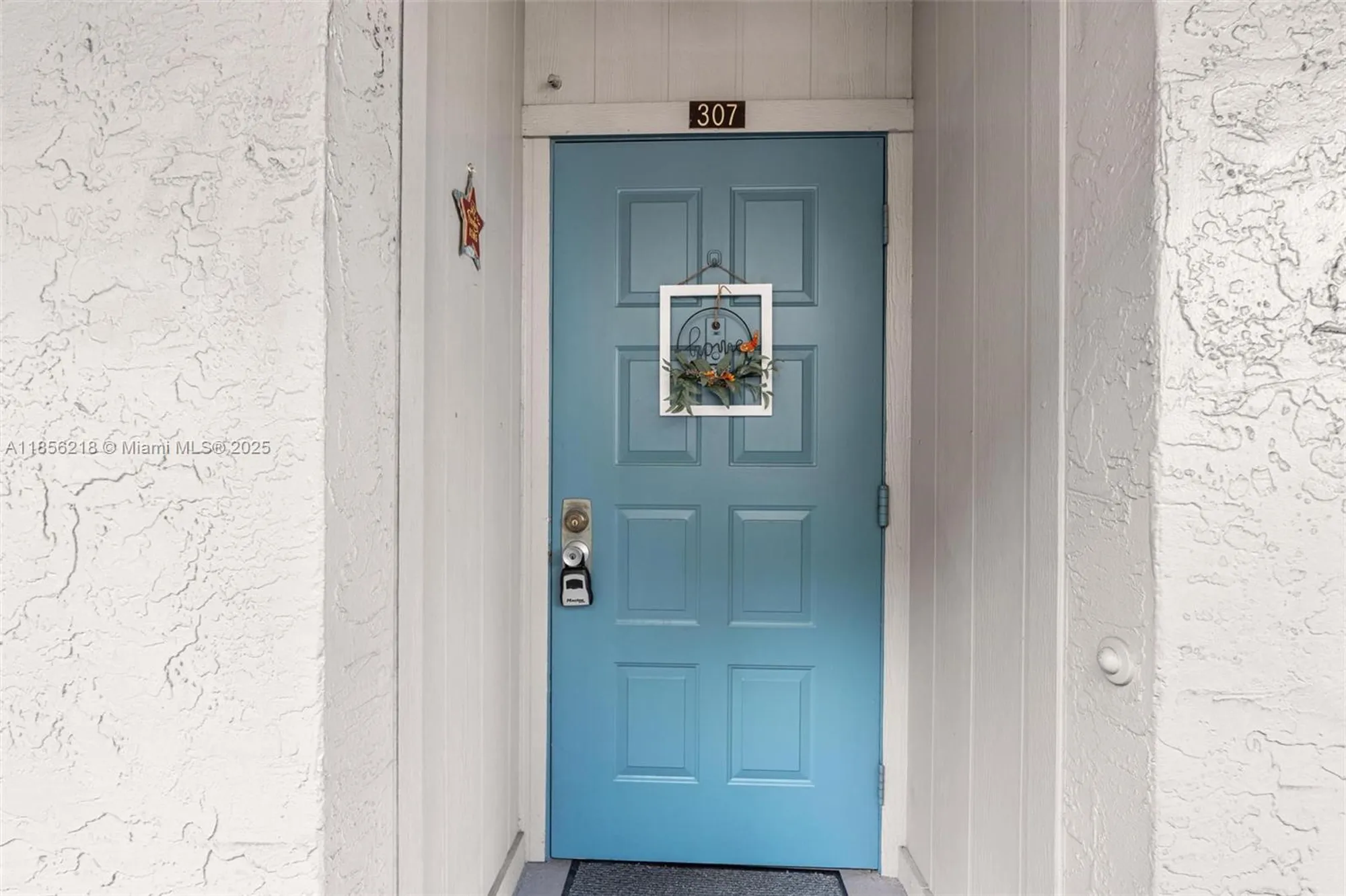 Property Slideshow image 4 of 43 | 1101 colony point cir 307, Pembroke Pines, FL, 33026