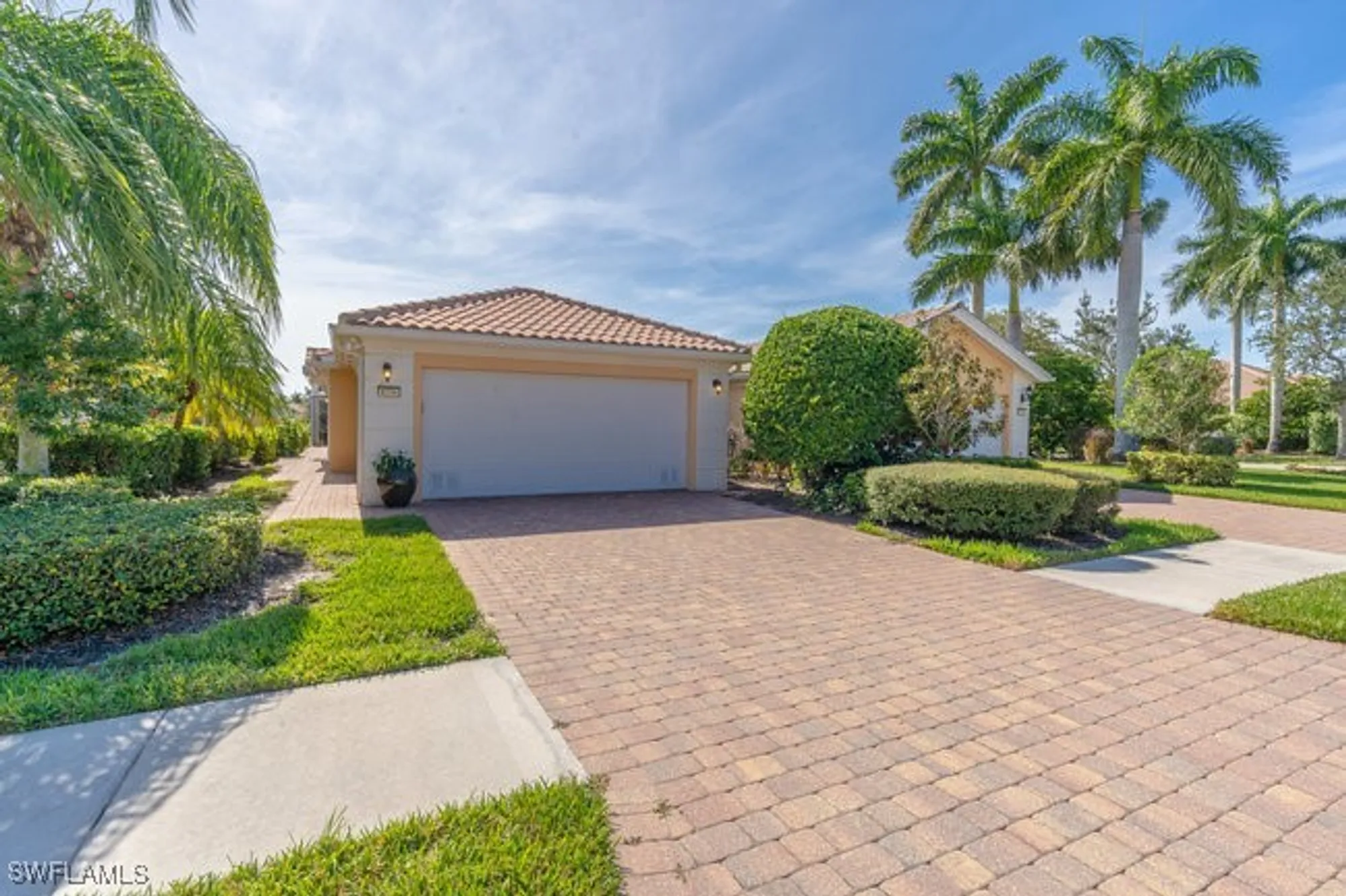 Property Slideshow image 2 of 33 | 8376 borboni ct, Naples, FL, 34114