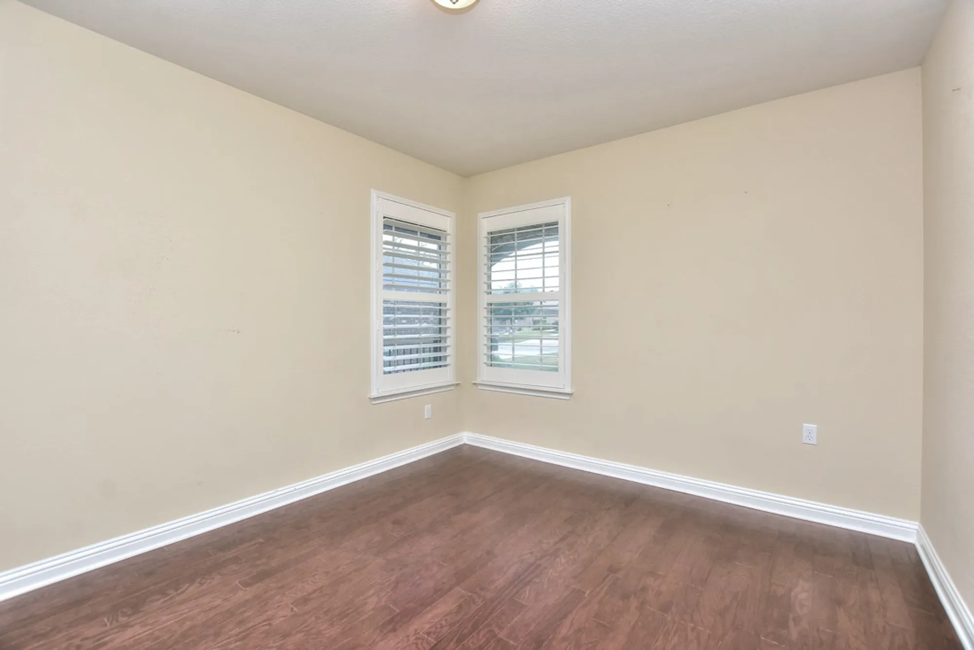 Property Slideshow image 7 of 33 | 106 kickapoo creek ln, Georgetown, TX, 78633