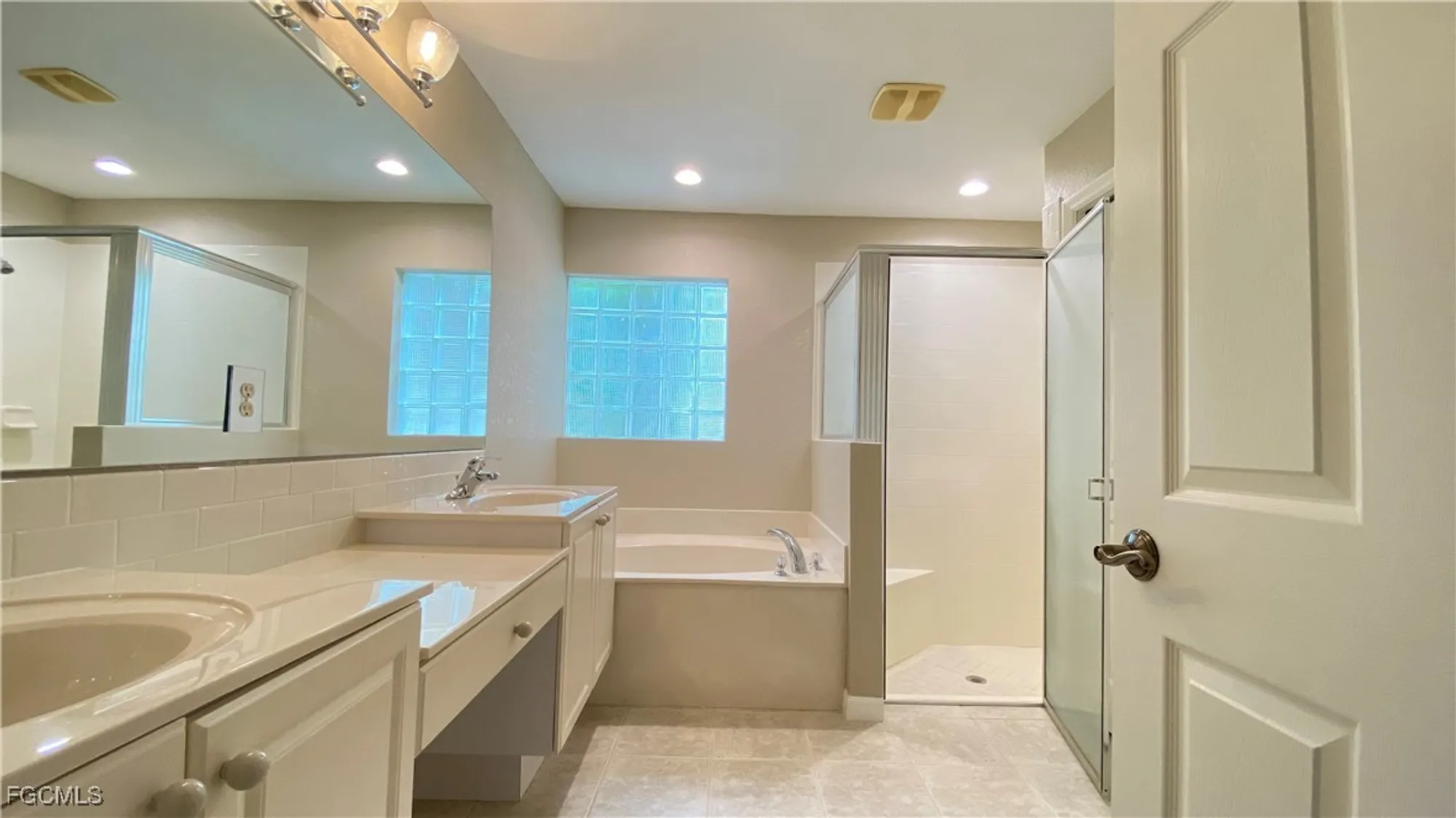 Property Slideshow image 11 of 29 | 2287 summersweet dr, Alva, FL, 33920