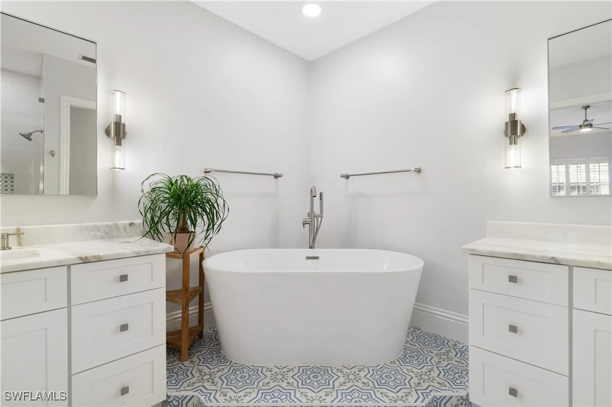 Property Slideshow image 17 of 42 | 831 sailaway ln 202, Naples, FL, 34108