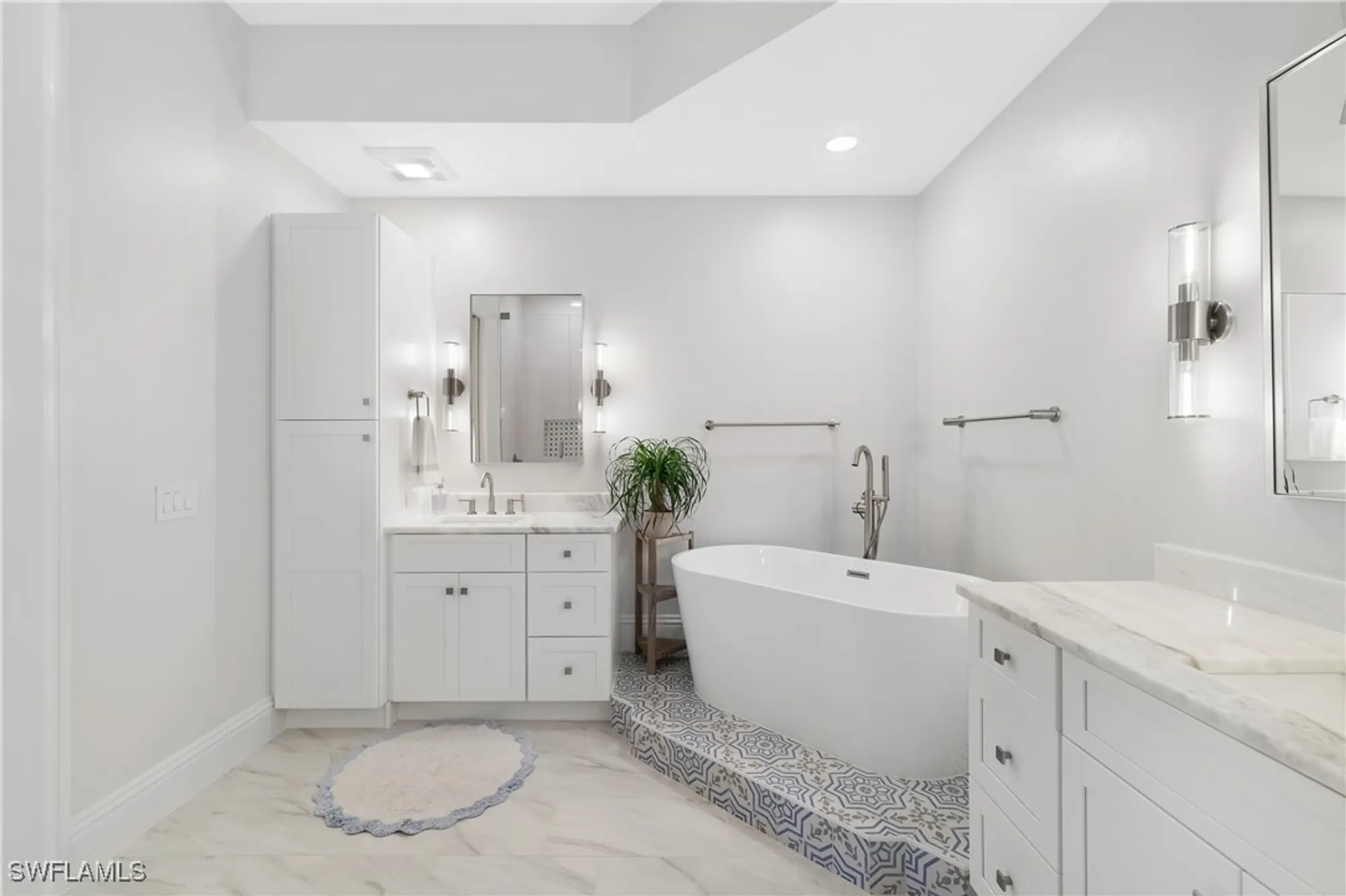 Property Slideshow image 18 of 42 | 831 sailaway ln 202, Naples, FL, 34108