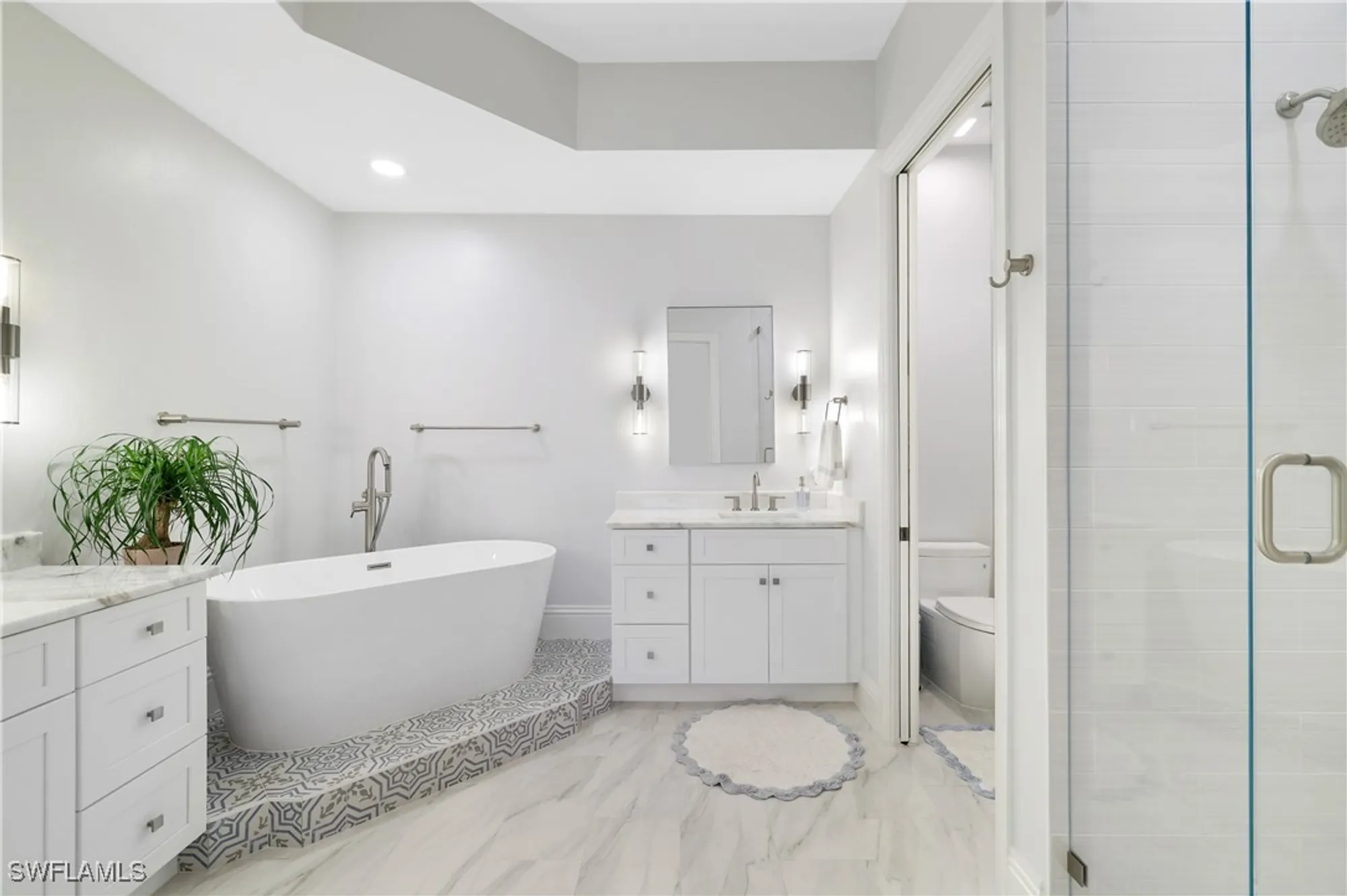 Property Slideshow image 19 of 42 | 831 sailaway ln 202, Naples, FL, 34108