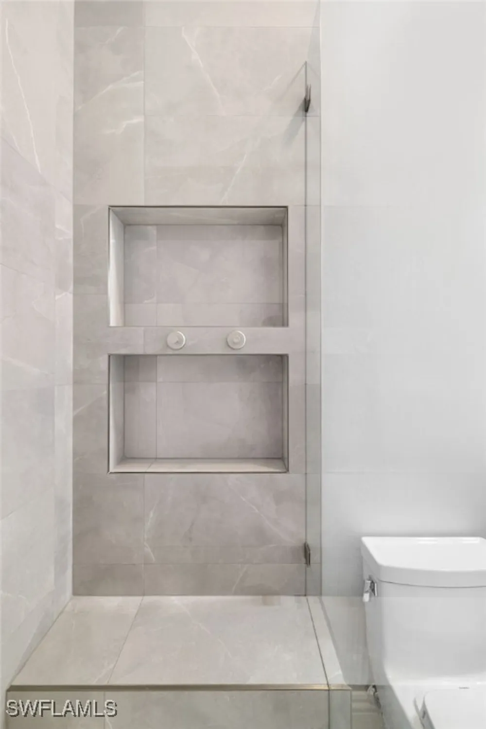 Property Slideshow image 25 of 42 | 831 sailaway ln 202, Naples, FL, 34108