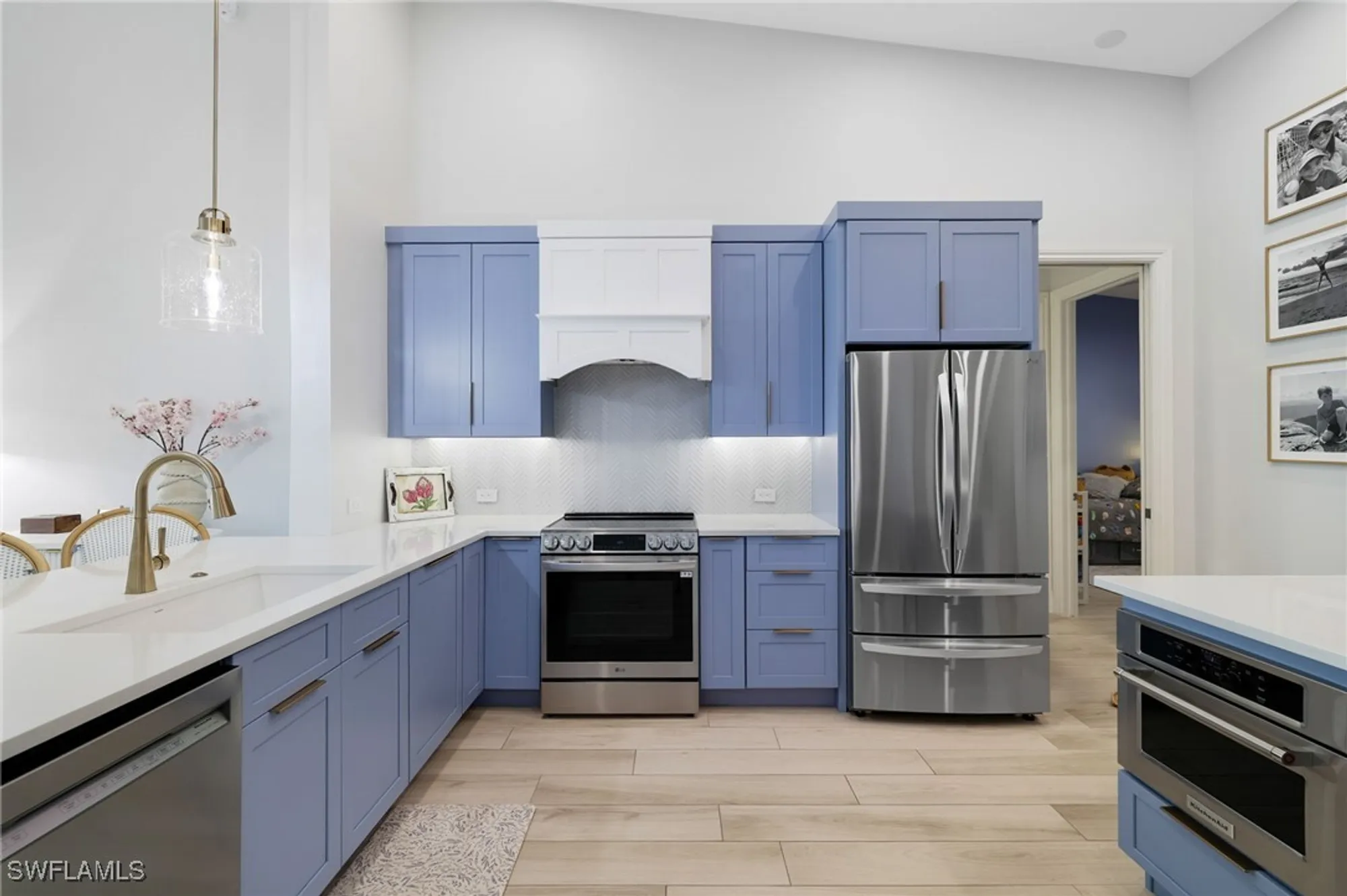 Property Slideshow image 5 of 42 | 831 sailaway ln 202, Naples, FL, 34108