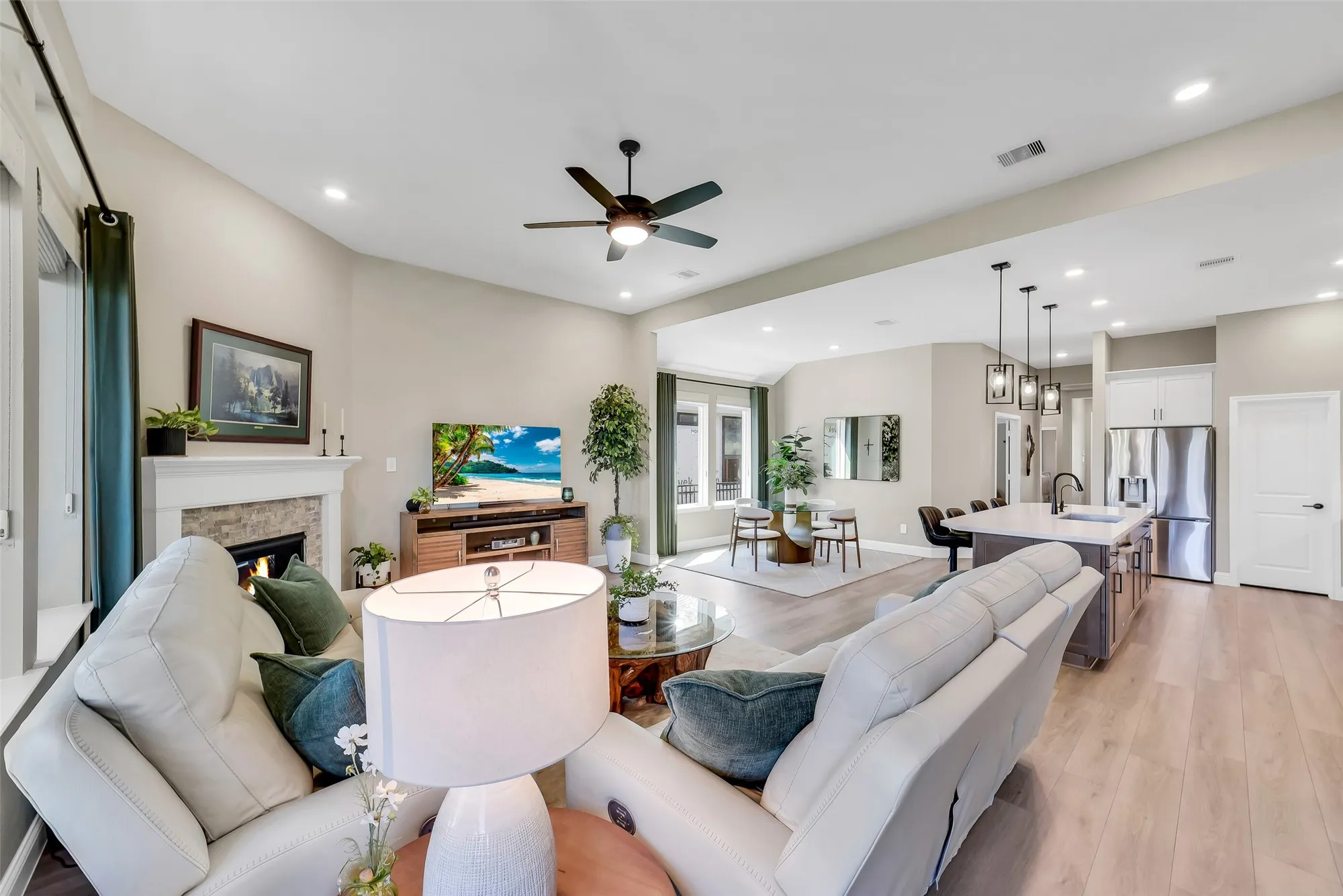 Property Slideshow image 13 of 29 | 14648 cedar elm ct, Willis, TX, 77318