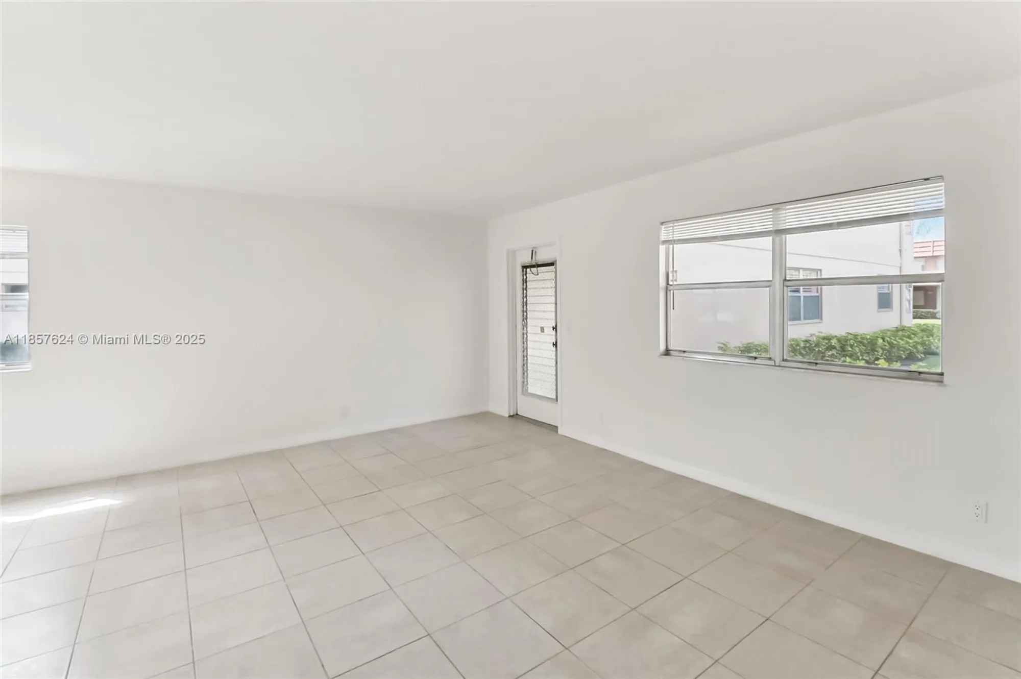 Property Slideshow image 10 of 21 | 447 saxony j # 447, Delray Beach, FL, 33446