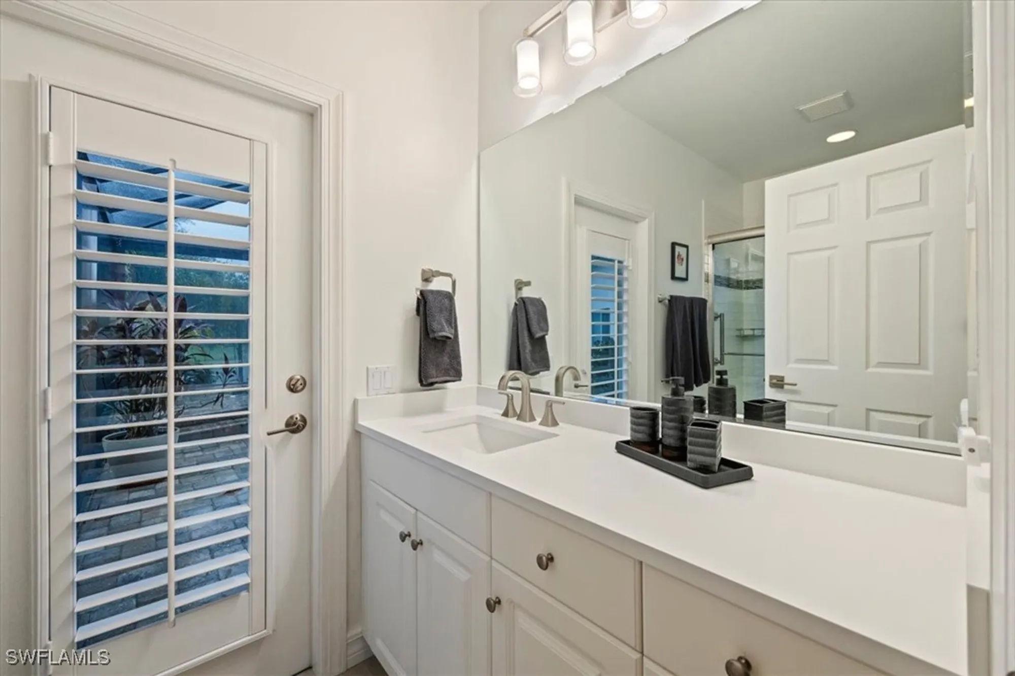 Property Slideshow image 18 of 24 | 537 wedgewood way, Naples, FL, 34119