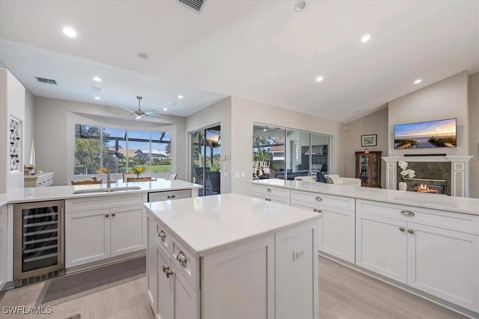 Property Slideshow image 8 of 24 | 537 wedgewood way, Naples, FL, 34119