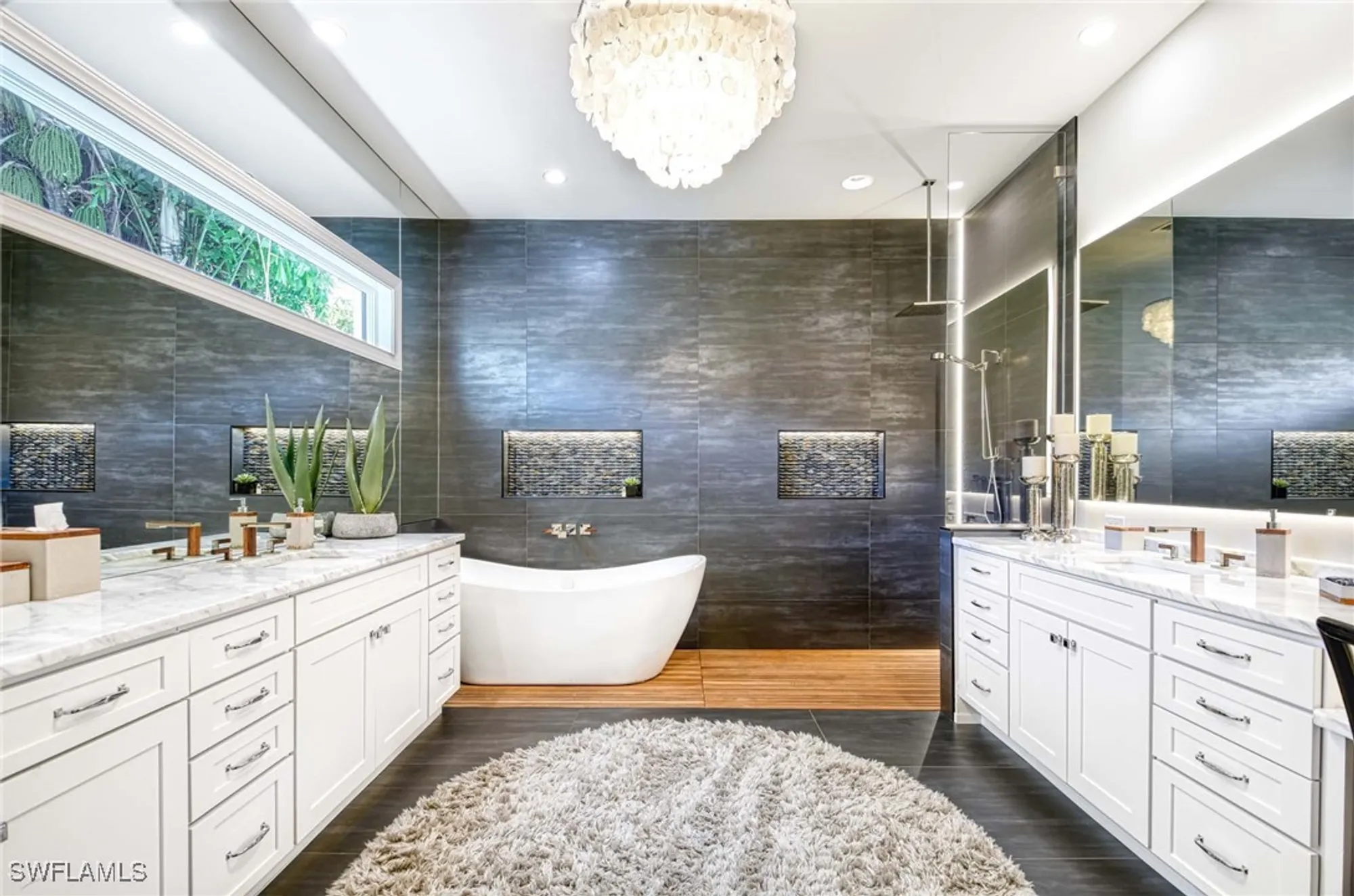 Property Slideshow image 15 of 39 | 565 fairway ter, Naples, FL, 34103