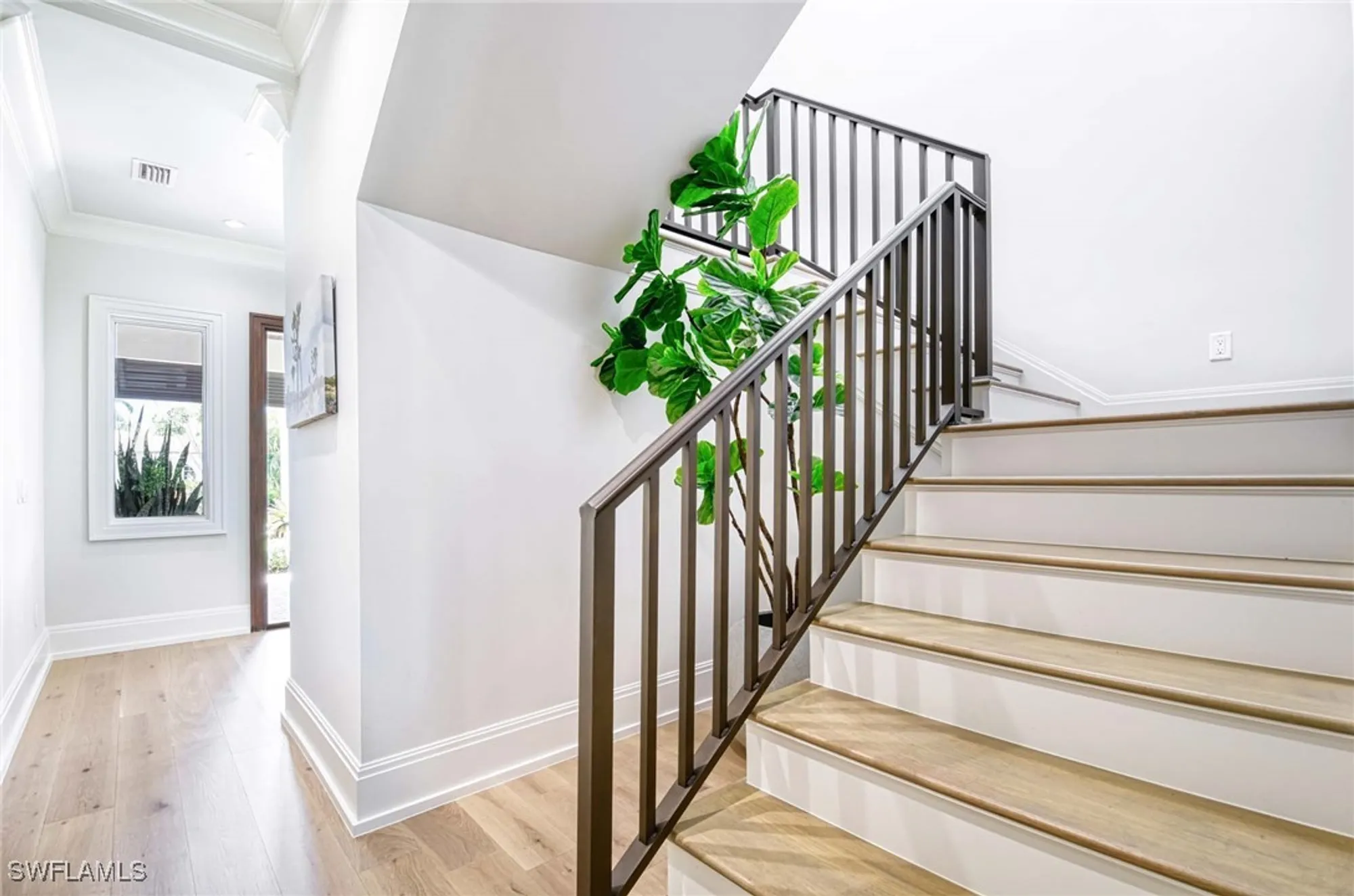 Property Slideshow image 19 of 39 | 565 fairway ter, Naples, FL, 34103