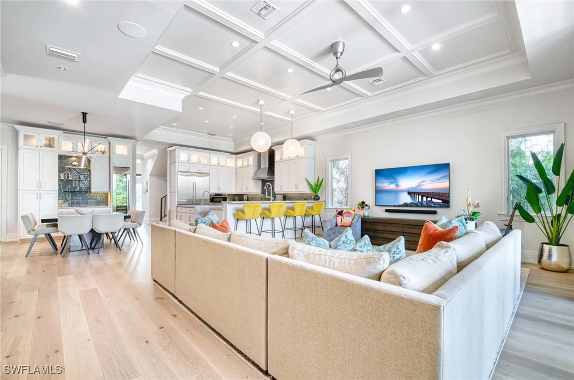 Property Slideshow image 10 of 39 | 565 fairway ter, Naples, FL, 34103