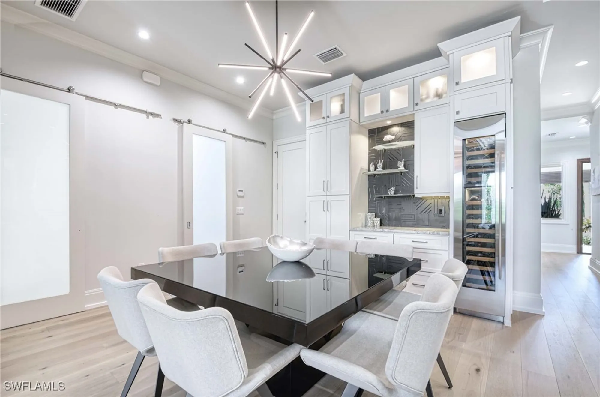 Property Slideshow image 11 of 39 | 565 fairway ter, Naples, FL, 34103