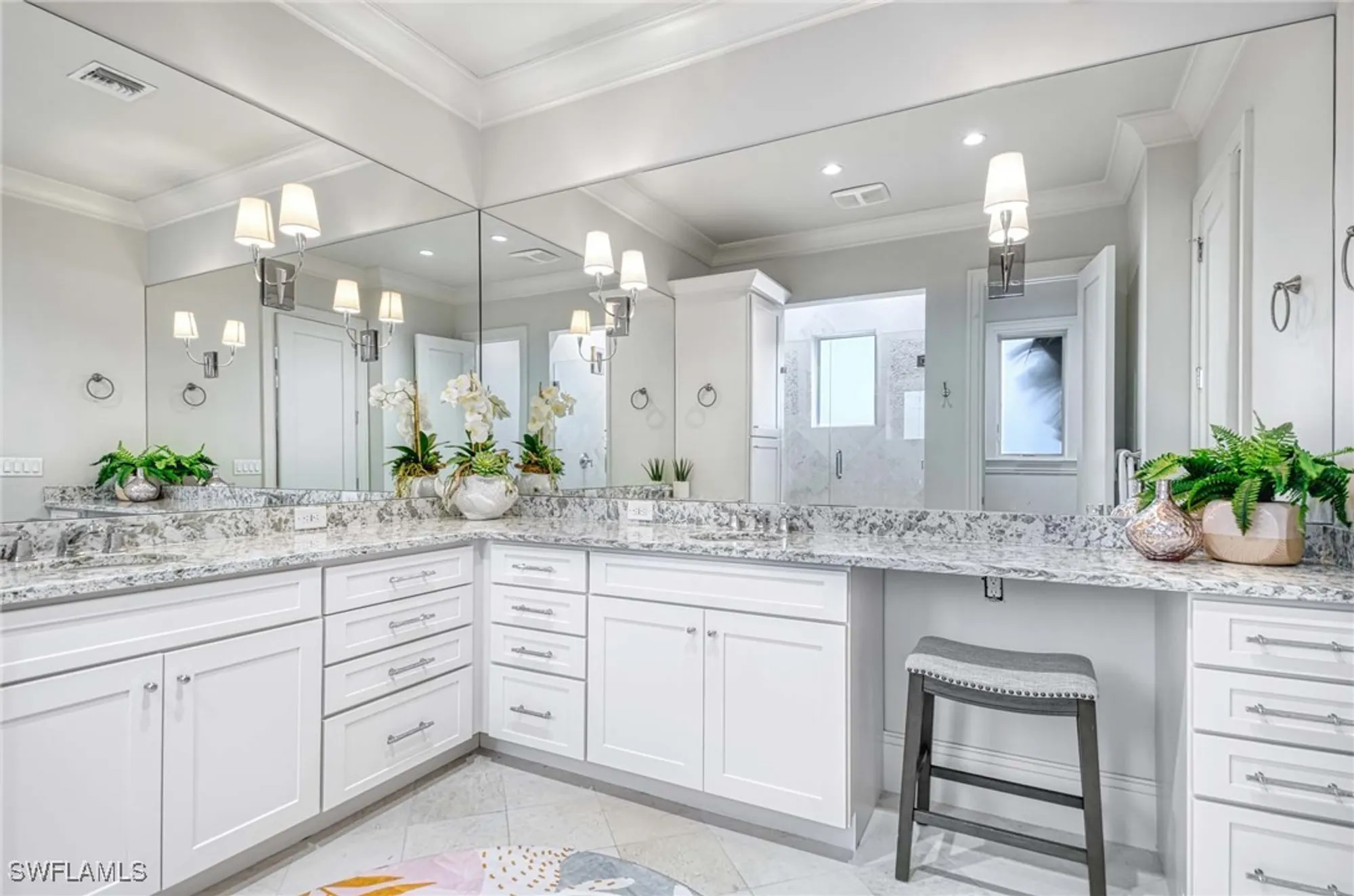 Property Slideshow image 25 of 39 | 565 fairway ter, Naples, FL, 34103