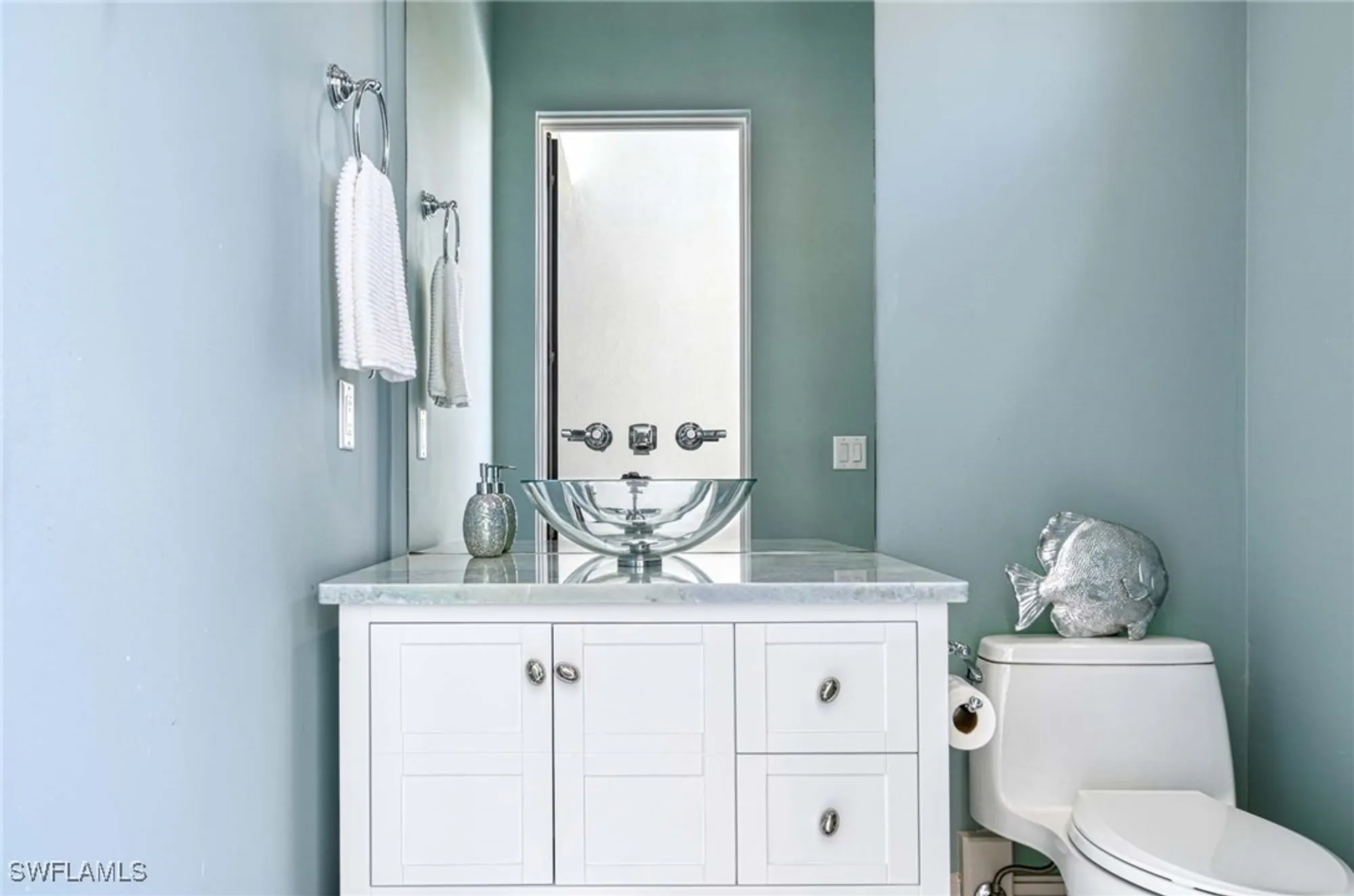 Property Slideshow image 37 of 39 | 565 fairway ter, Naples, FL, 34103