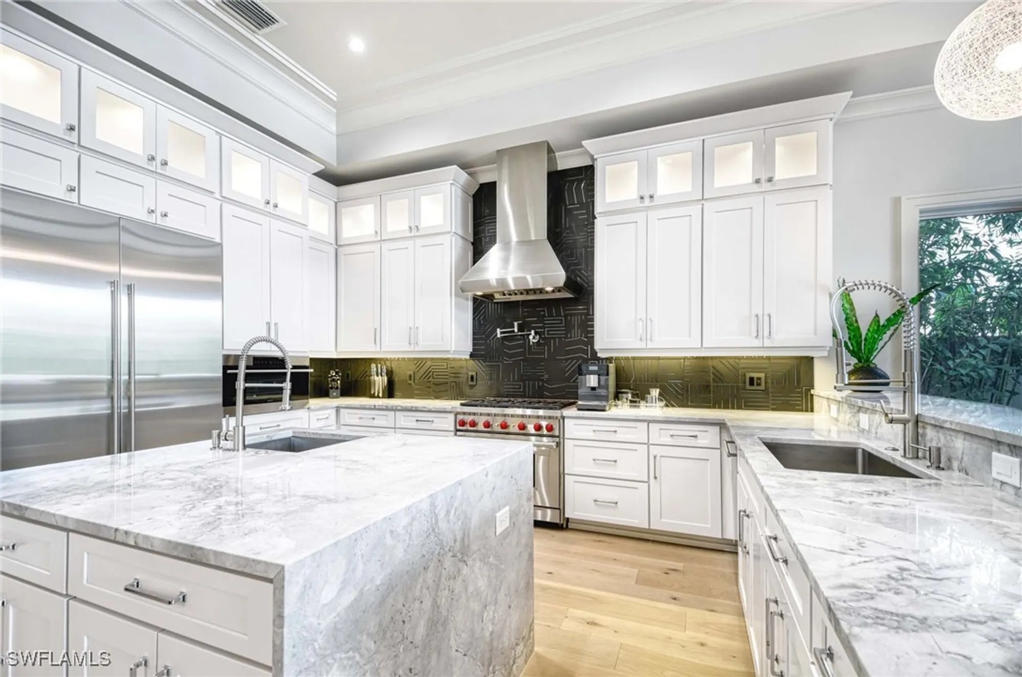 Property Slideshow image 5 of 39 | 565 fairway ter, Naples, FL, 34103