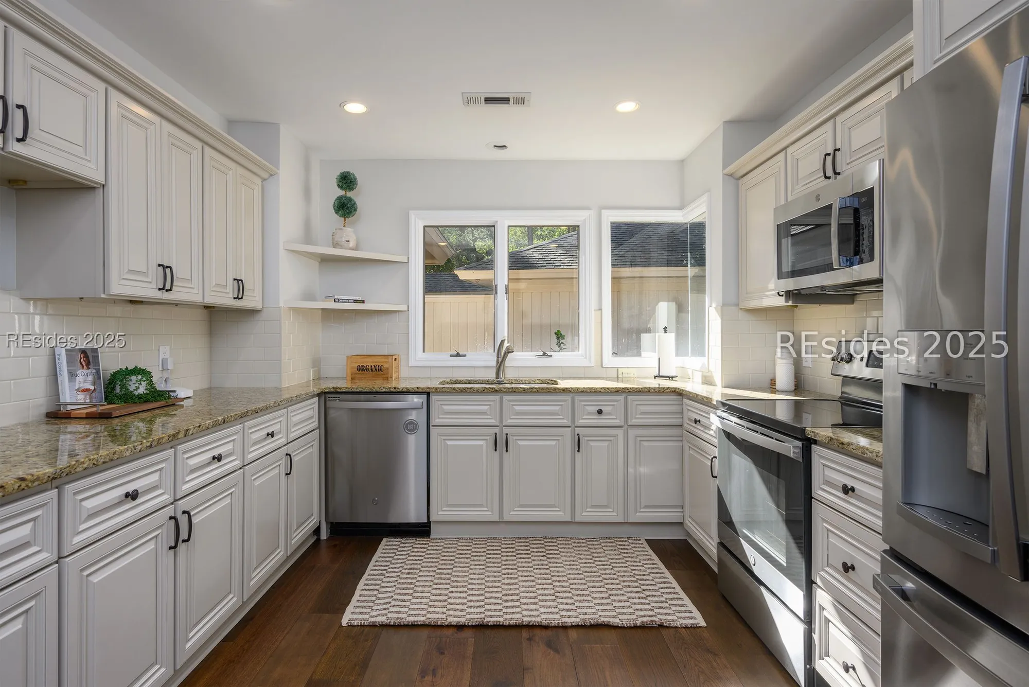 Property Slideshow image 14 of 47 | 20 edgewood dr, Hilton Head Island, SC, 29926