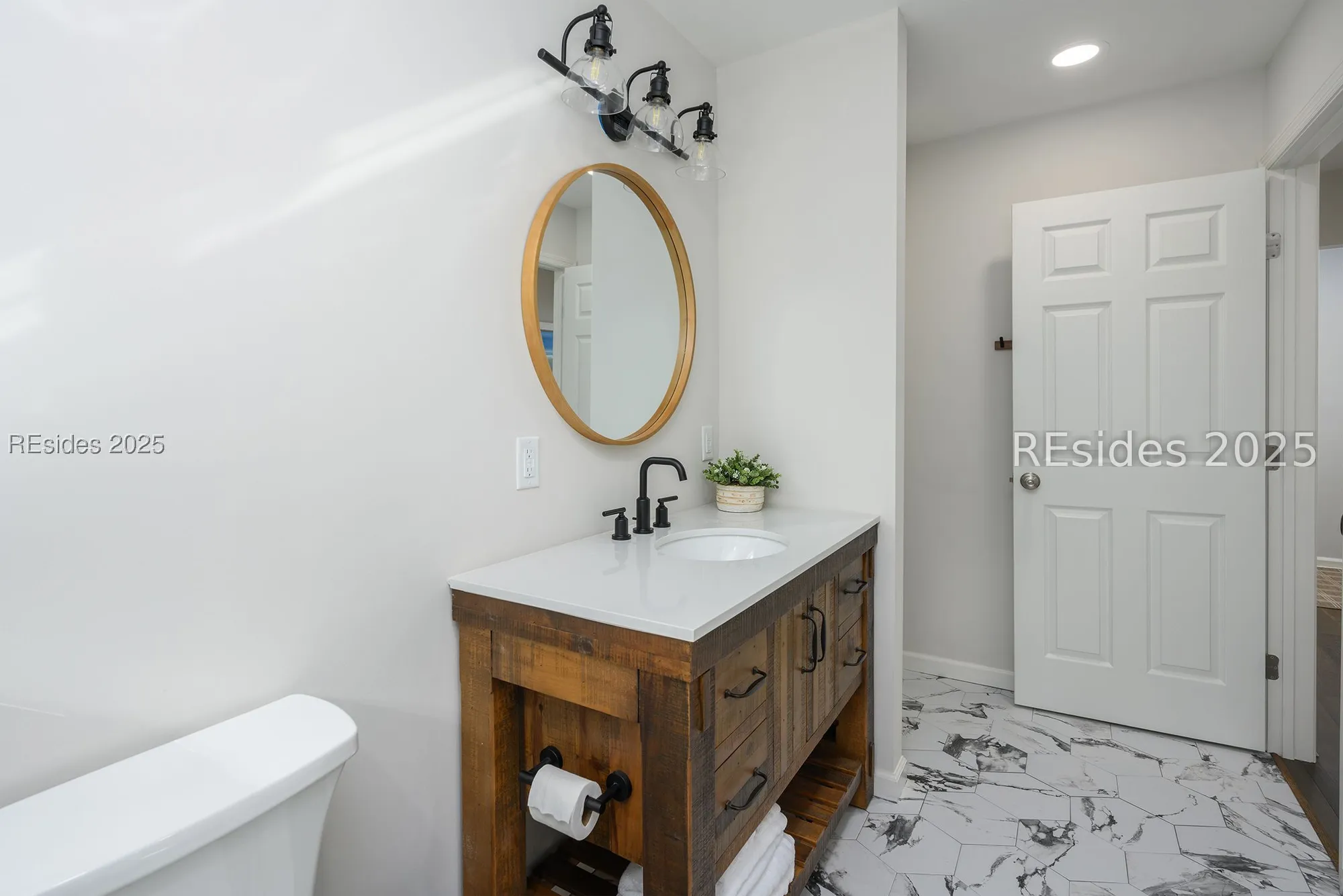 Property Slideshow image 24 of 47 | 20 edgewood dr, Hilton Head Island, SC, 29926