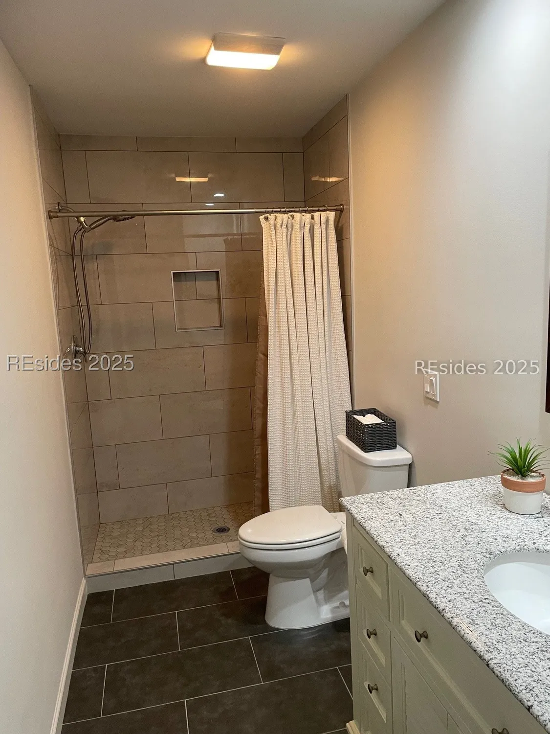 Property Slideshow image 29 of 47 | 20 edgewood dr, Hilton Head Island, SC, 29926