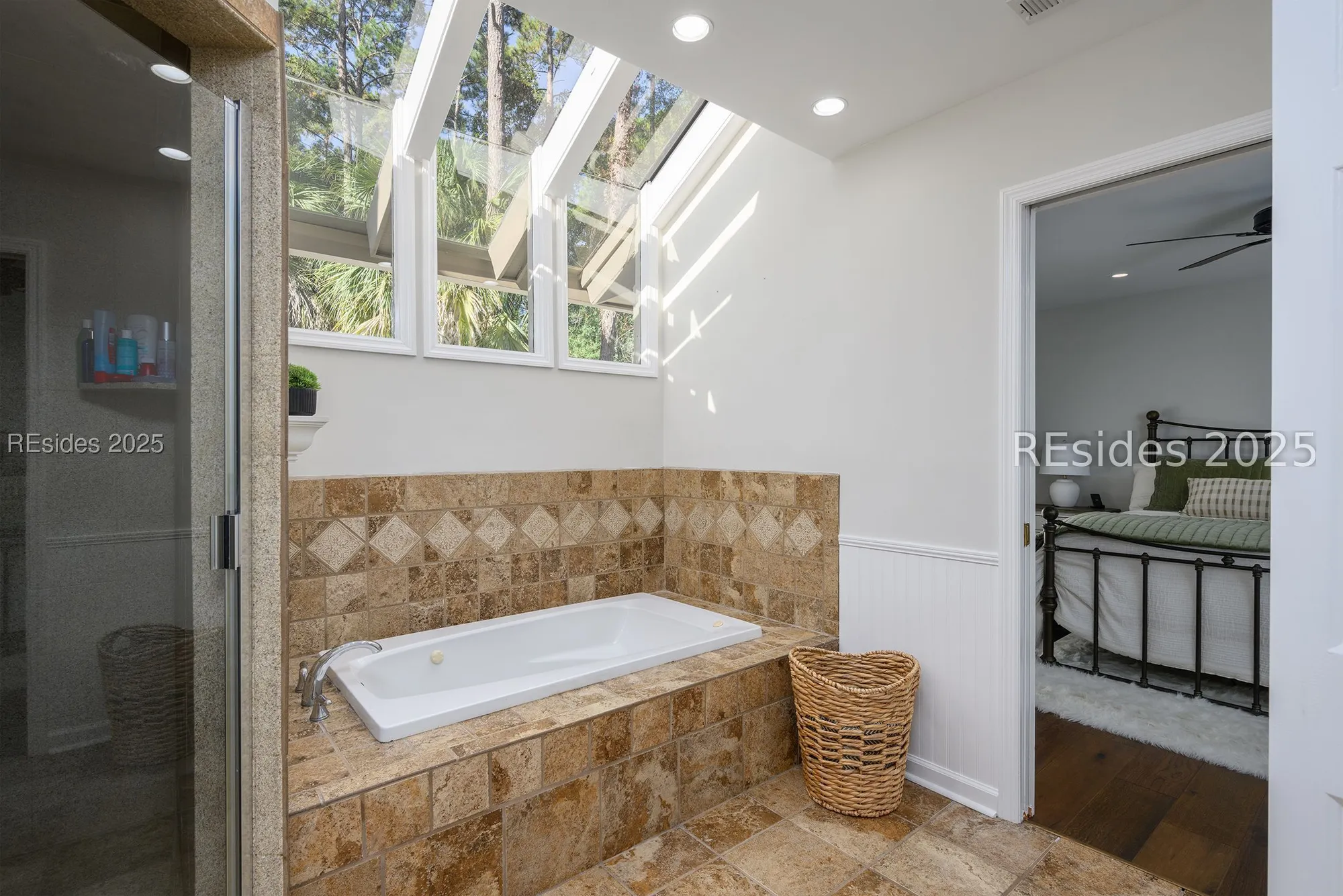 Property Slideshow image 35 of 47 | 20 edgewood dr, Hilton Head Island, SC, 29926