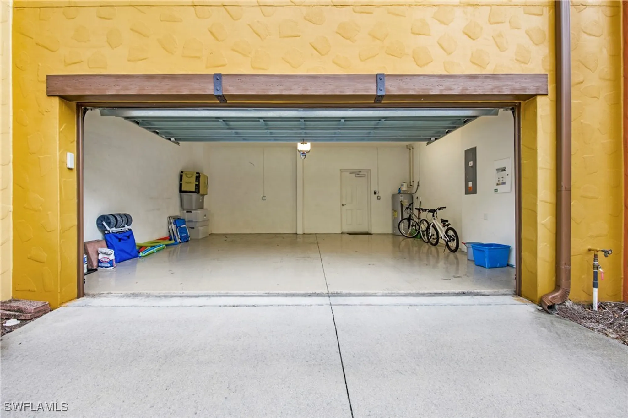 Property Slideshow image 25 of 43 | 8975 malibu st 1304, Naples, FL, 34113