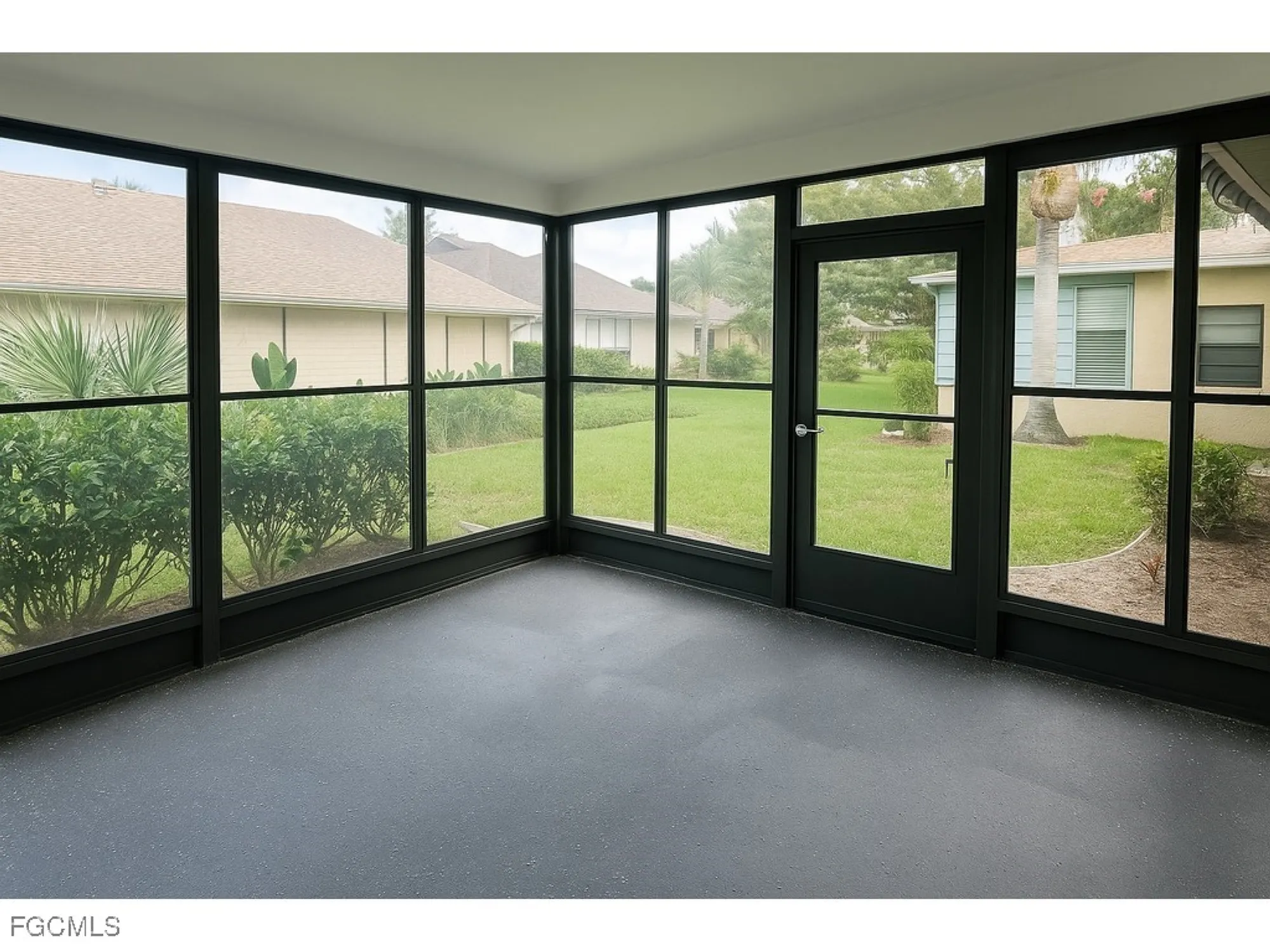 Property Slideshow image 14 of 28 | 11091 caravel cir, Fort Myers, FL, 33908