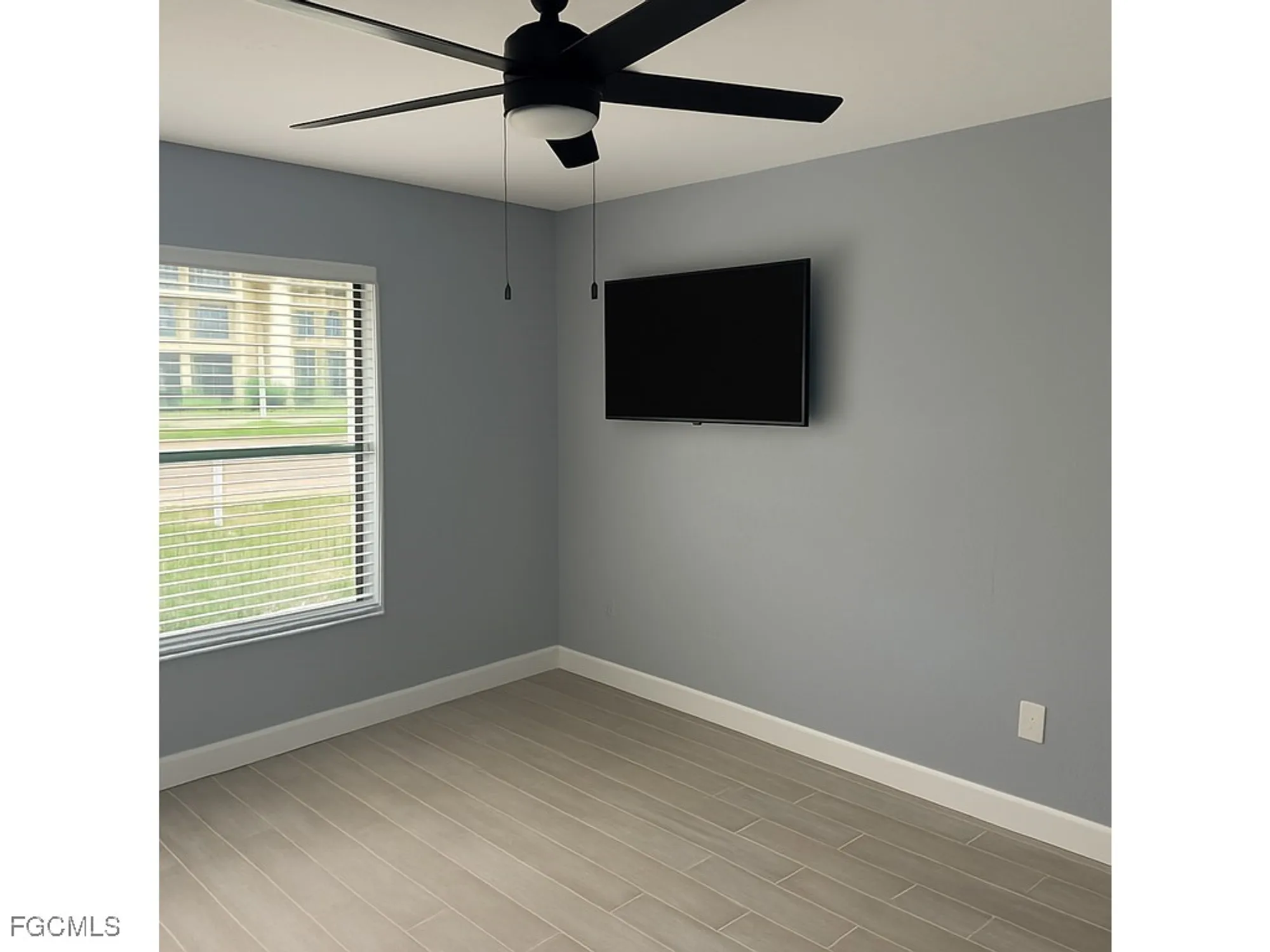 Property Slideshow image 11 of 28 | 11091 caravel cir, Fort Myers, FL, 33908