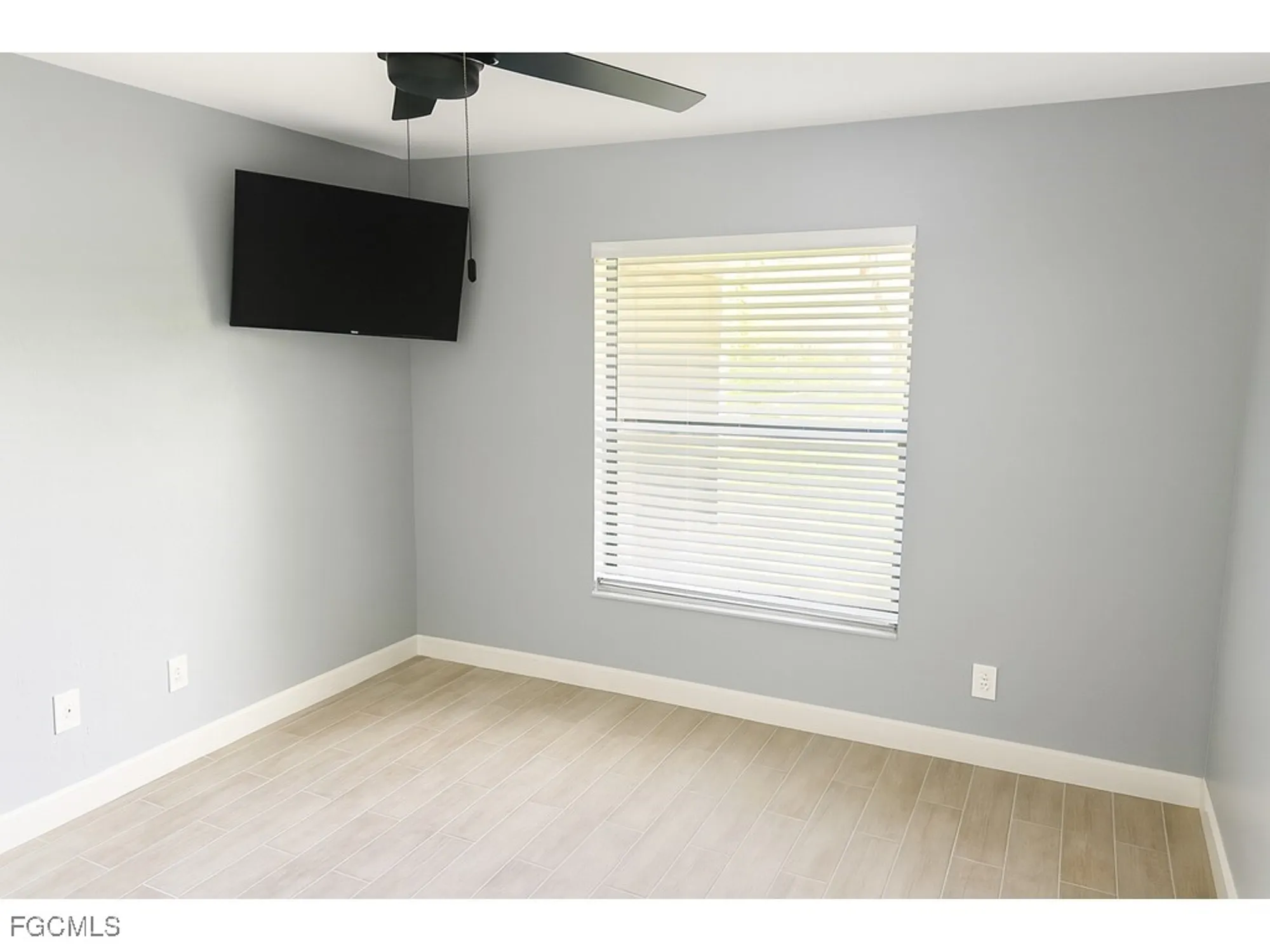 Property Slideshow image 12 of 28 | 11091 caravel cir, Fort Myers, FL, 33908