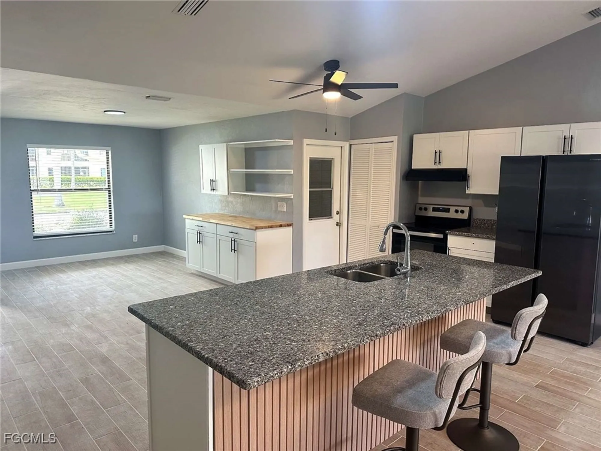 Property Slideshow image 2 of 28 | 11091 caravel cir, Fort Myers, FL, 33908