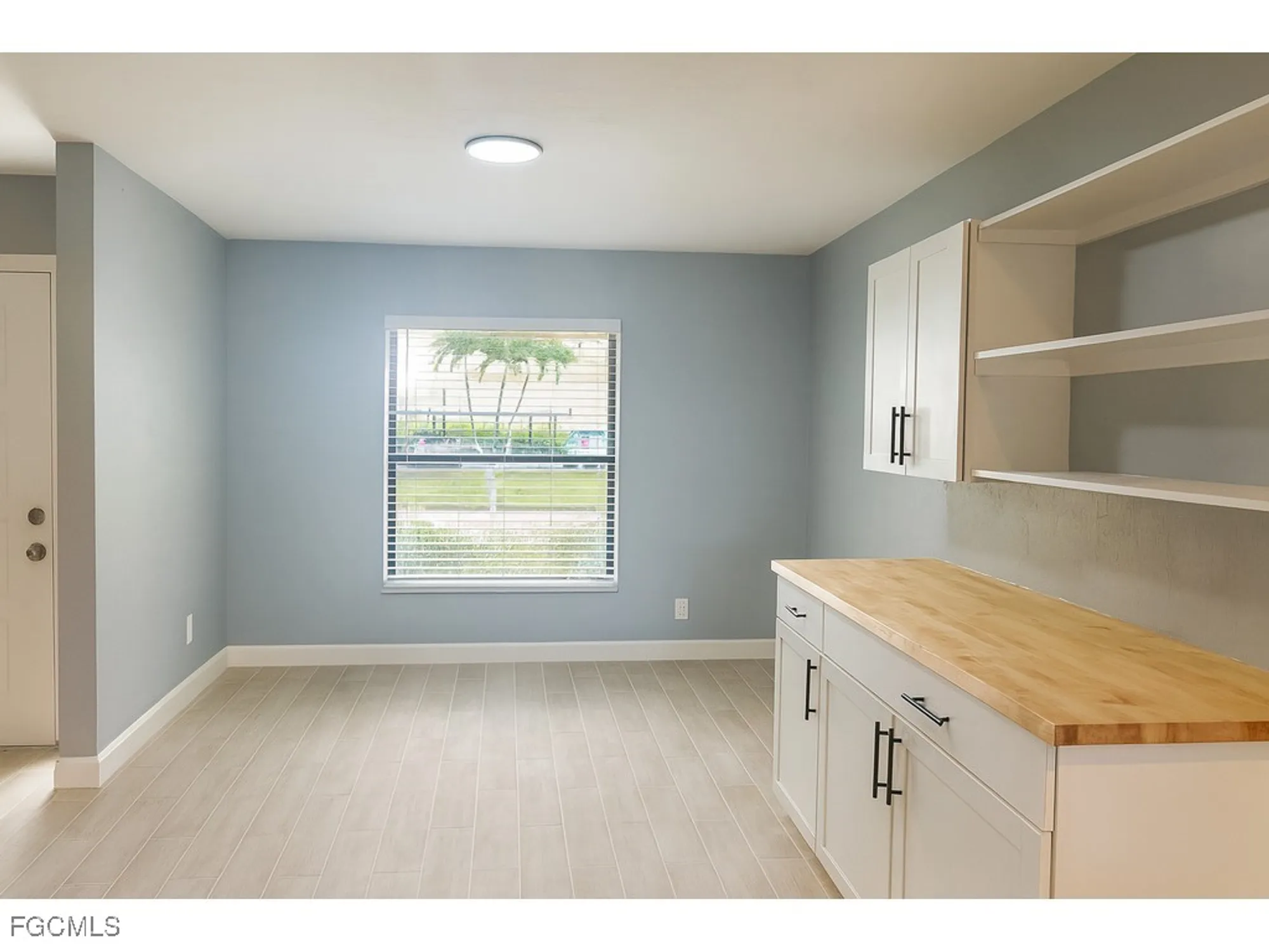Property Slideshow image 4 of 28 | 11091 caravel cir, Fort Myers, FL, 33908