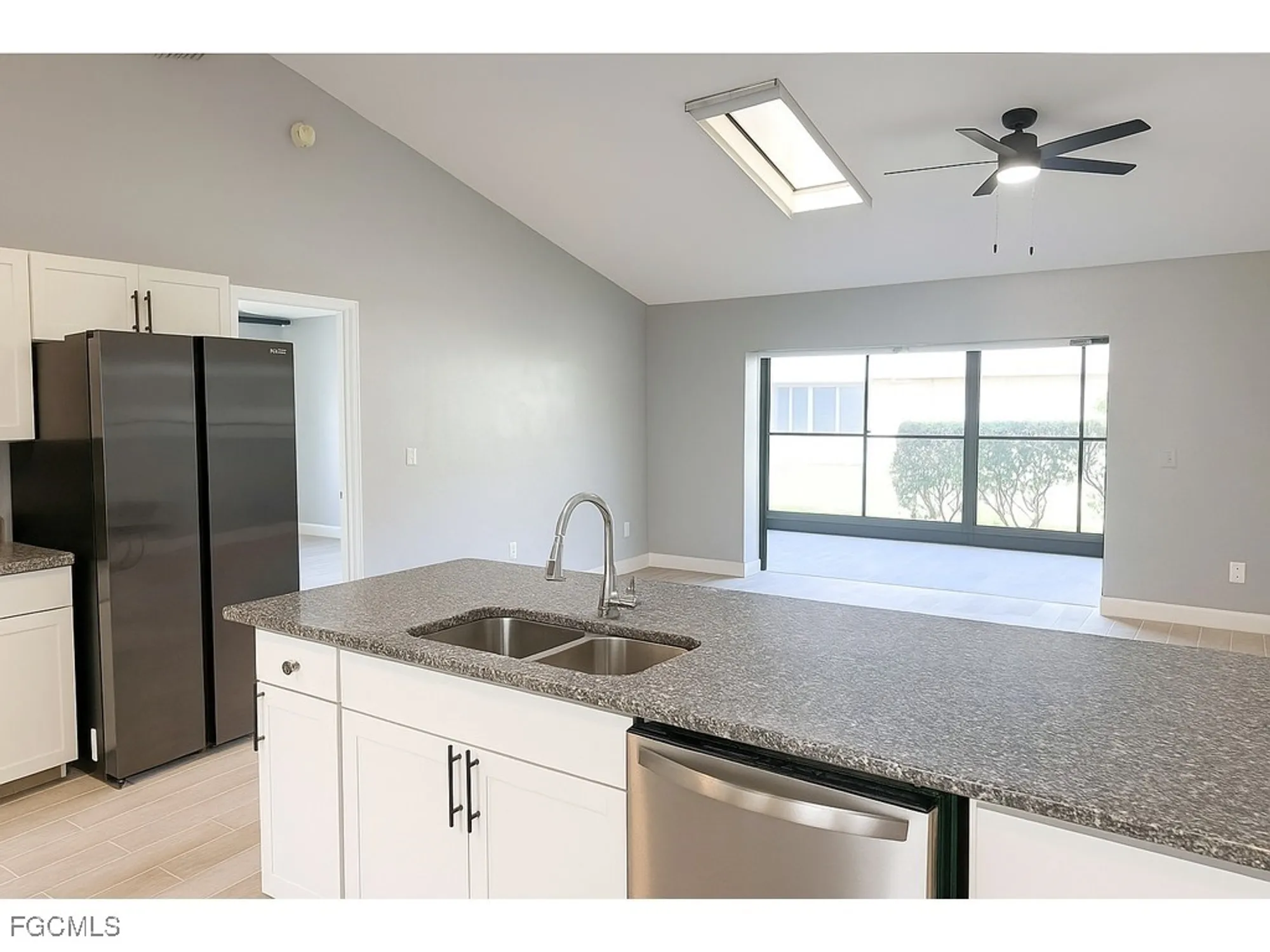 Property Slideshow image 5 of 28 | 11091 caravel cir, Fort Myers, FL, 33908