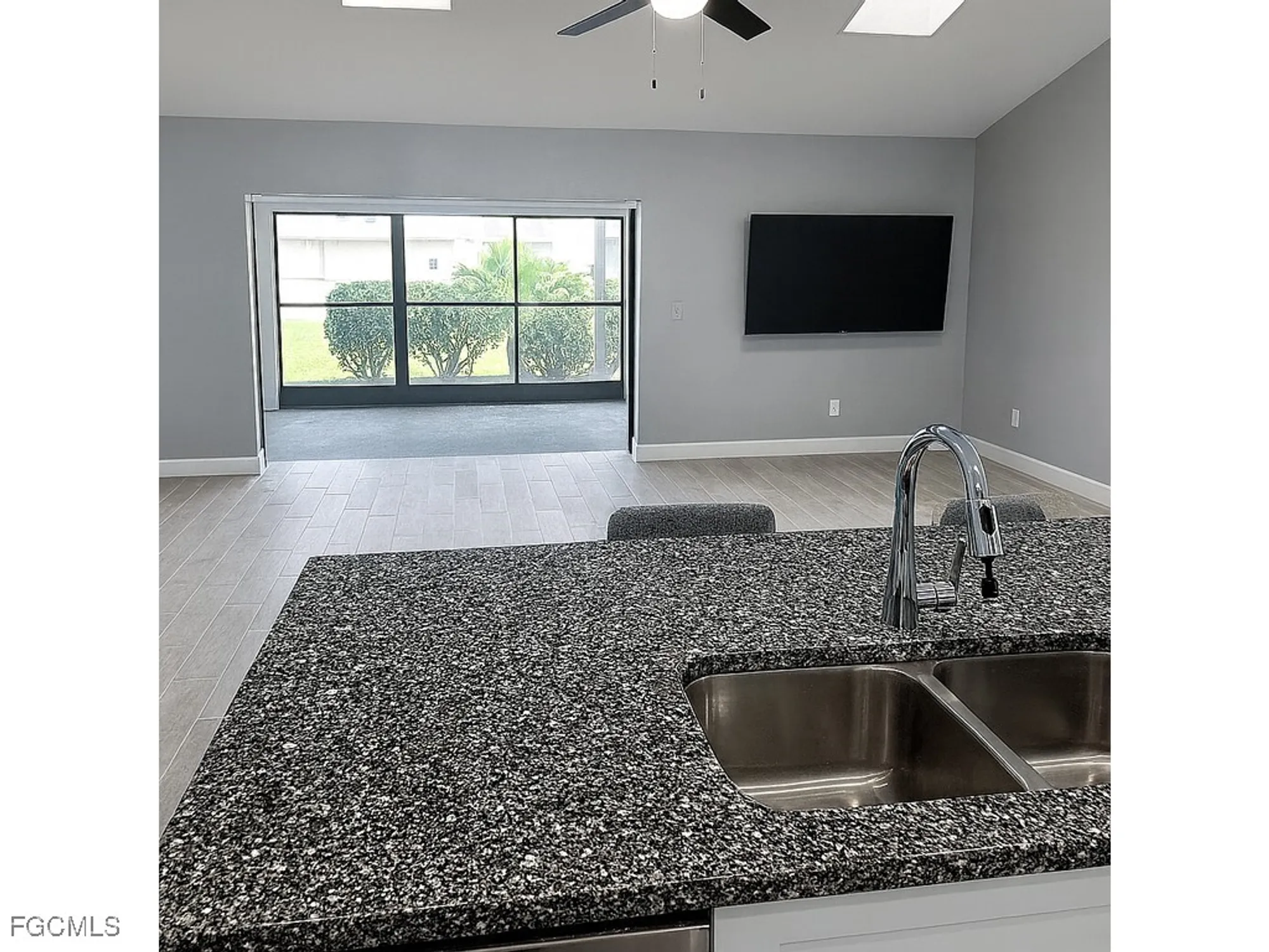 Property Slideshow image 6 of 28 | 11091 caravel cir, Fort Myers, FL, 33908