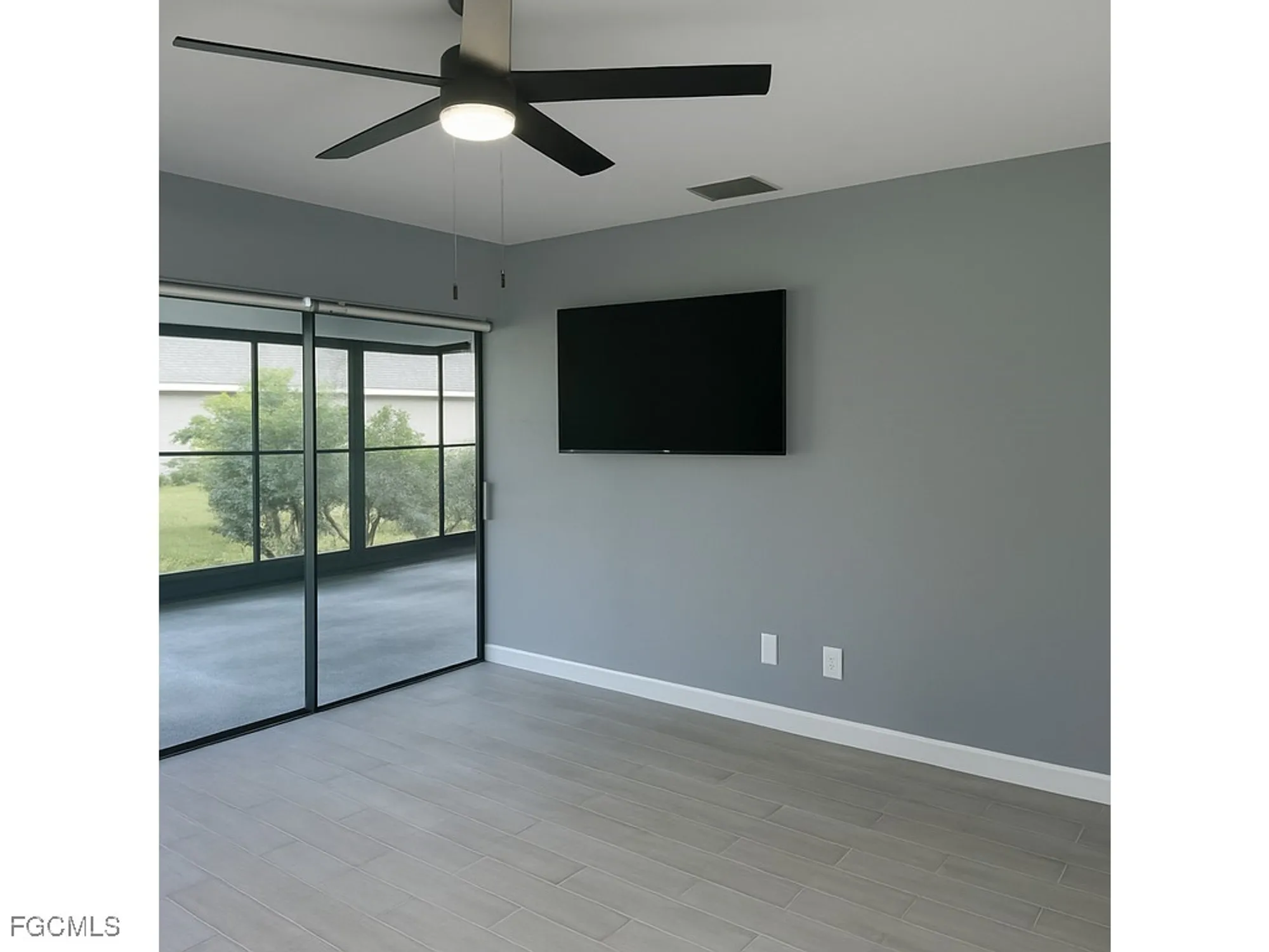 Property Slideshow image 9 of 28 | 11091 caravel cir, Fort Myers, FL, 33908