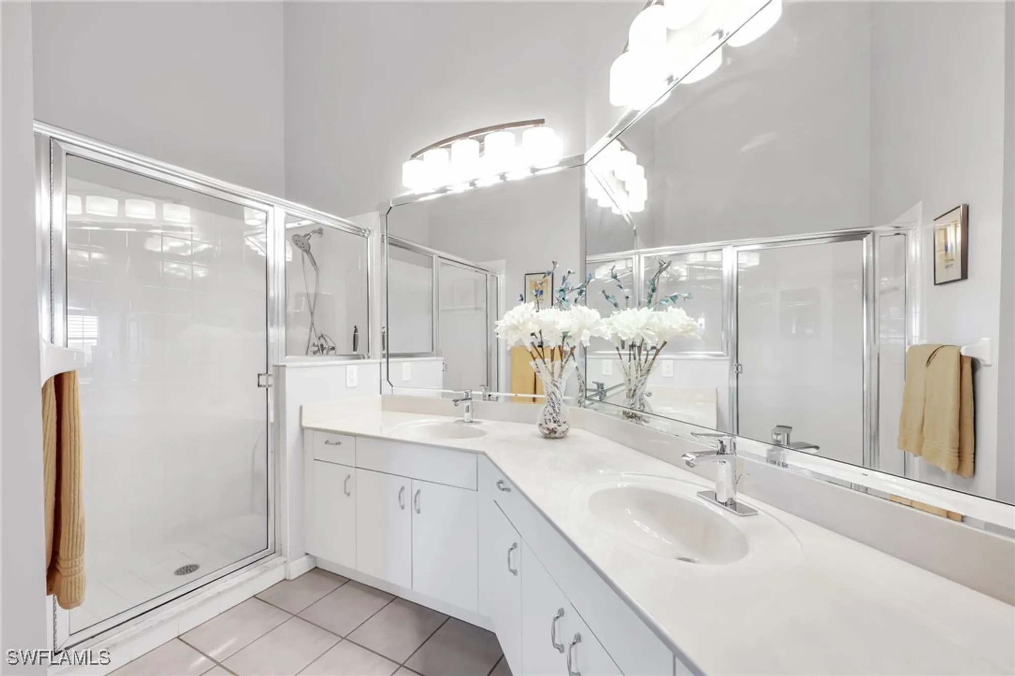 Property Slideshow image 14 of 23 | 195 vintage cir 402, Naples, FL, 34119