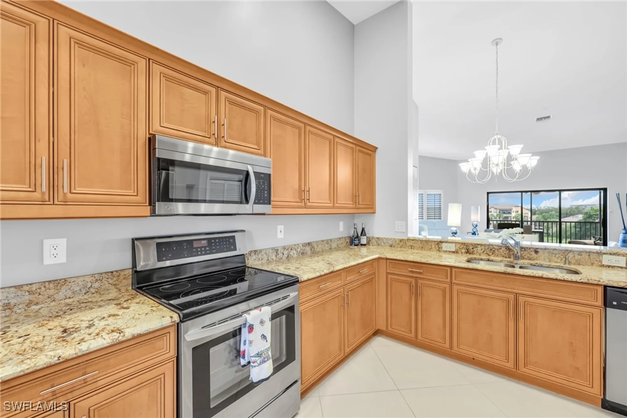 Property Slideshow image 10 of 23 | 195 vintage cir 402, Naples, FL, 34119