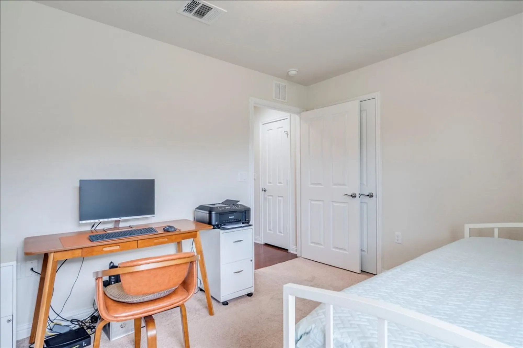 Property Slideshow image 16 of 26 | 606 salado creek ln, Georgetown, TX, 78633