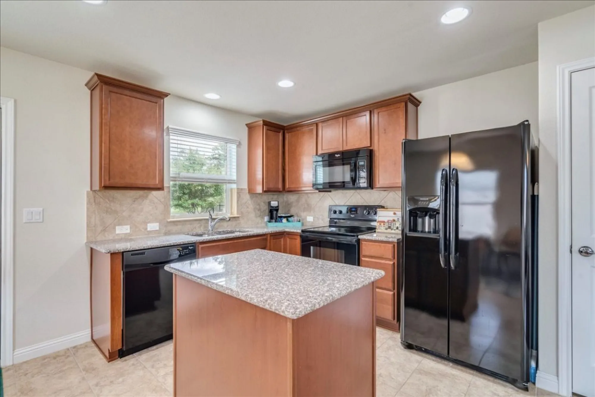 Property Slideshow image 10 of 26 | 606 salado creek ln, Georgetown, TX, 78633