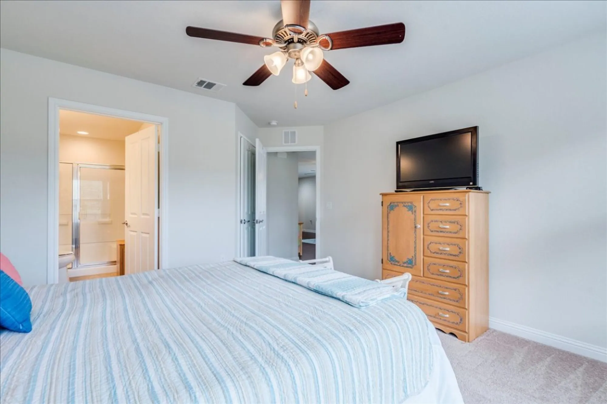 Property Slideshow image 13 of 26 | 606 salado creek ln, Georgetown, TX, 78633