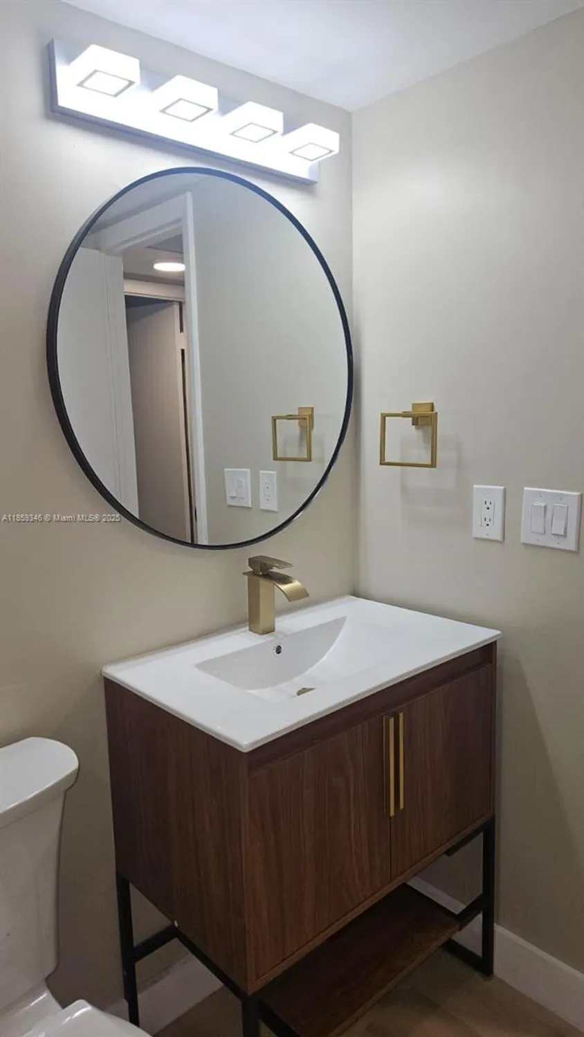 Property Slideshow image 18 of 33 | 20500 w country club dr 308, Aventura, FL, 33180