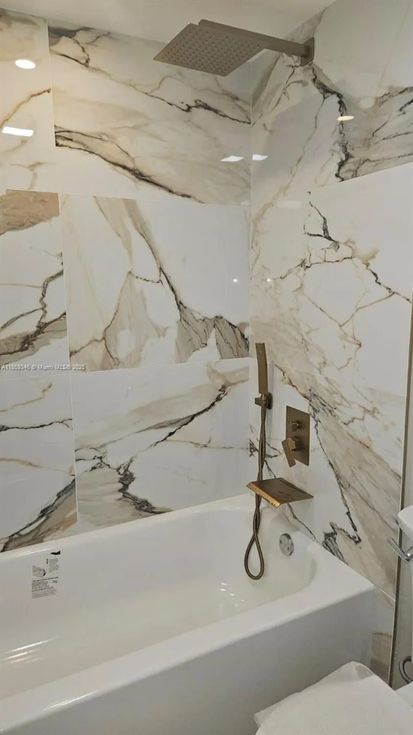 Property Slideshow image 10 of 33 | 20500 w country club dr 308, Aventura, FL, 33180